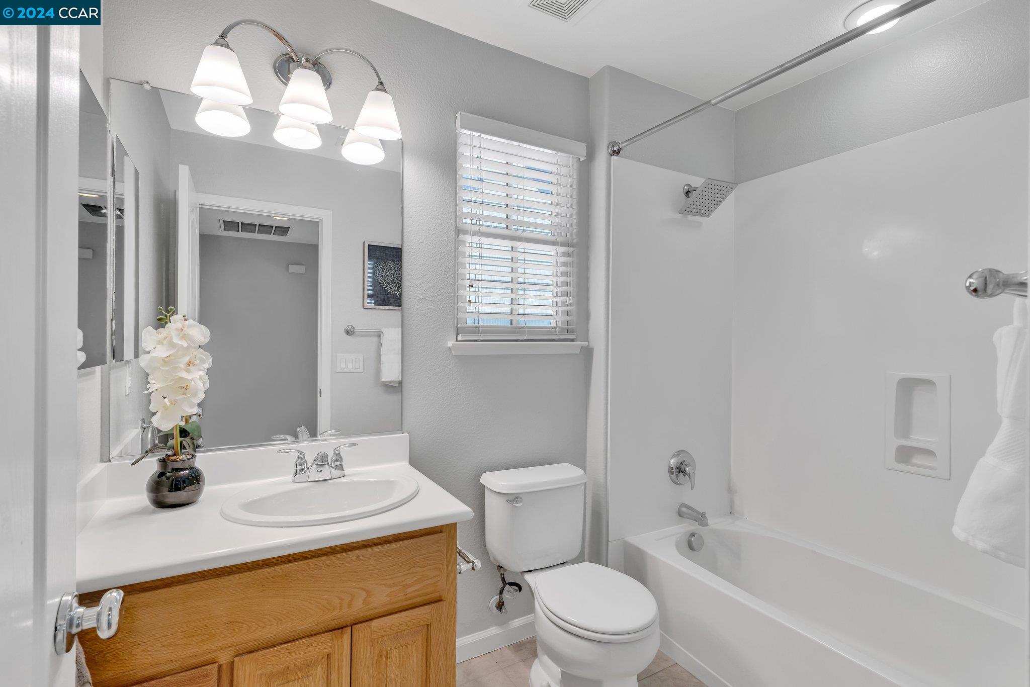 Detail Gallery Image 24 of 44 For 1075 Baywood Ln, Hercules,  CA 94547 - 3 Beds | 2/1 Baths