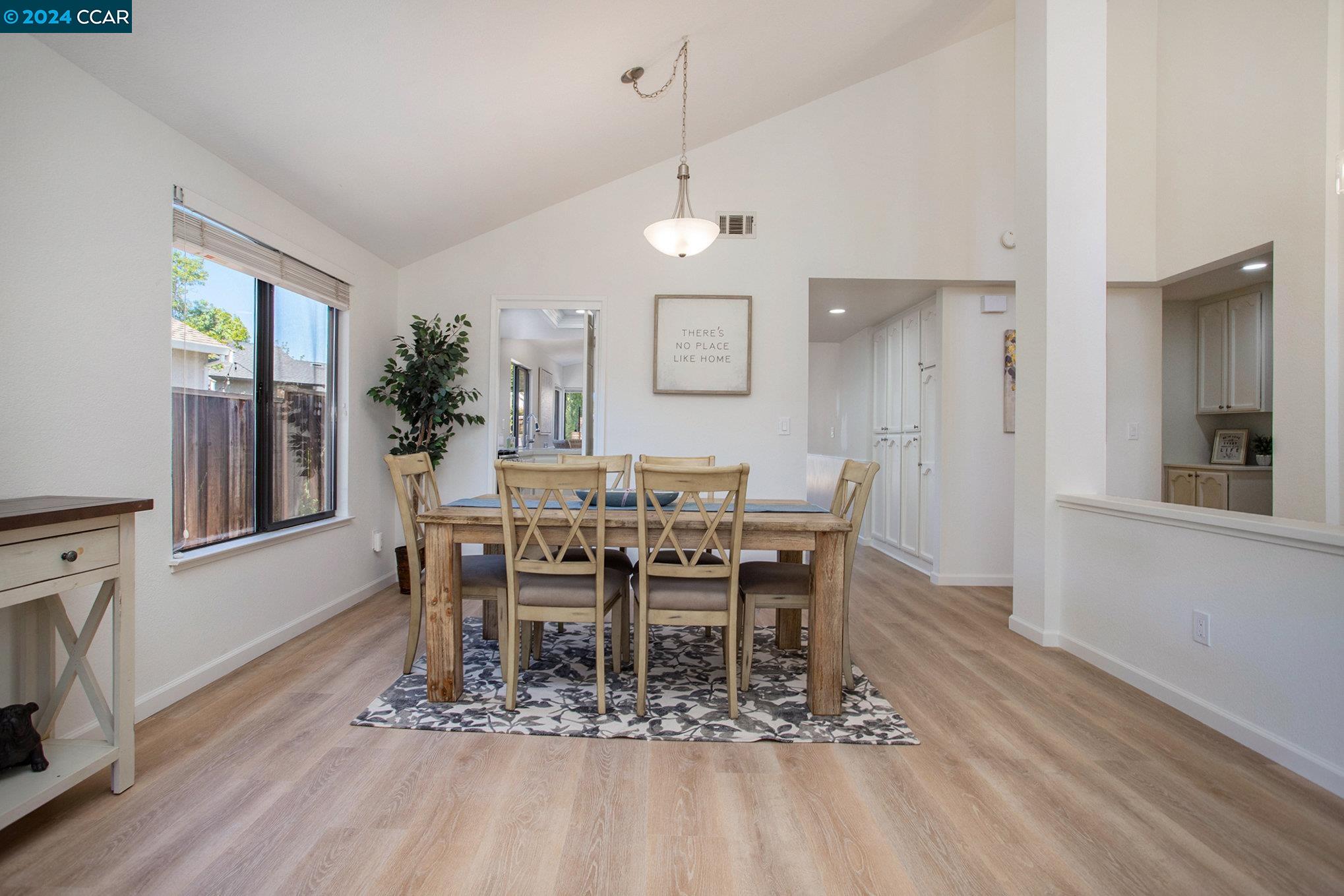 Detail Gallery Image 6 of 29 For 2331 Banbury Loop, Martinez,  CA 94553 - 4 Beds | 2 Baths