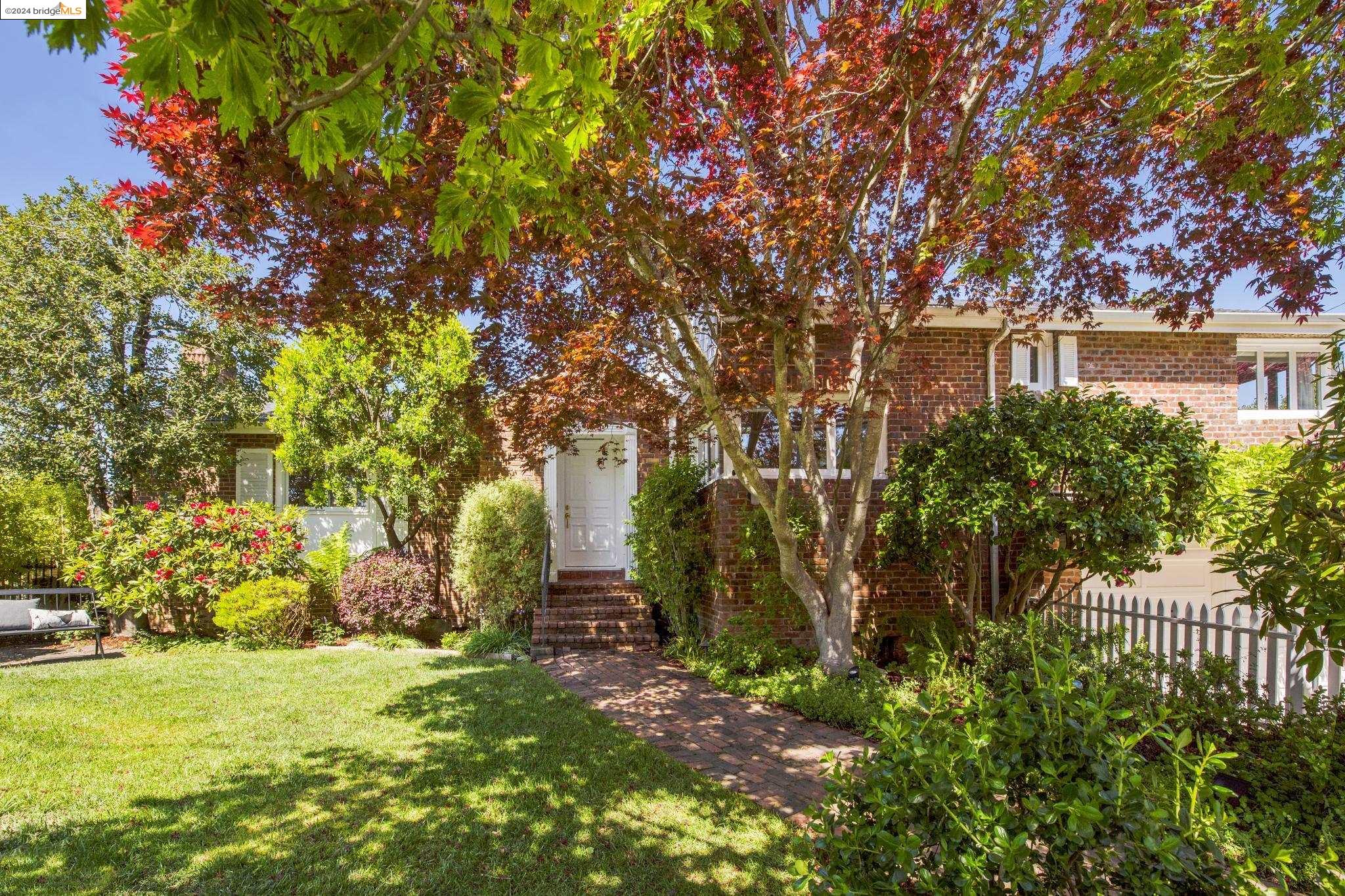 Detail Gallery Image 1 of 1 For 7045 Colton Blvd, Oakland,  CA 94611 - 3 Beds | 2 Baths