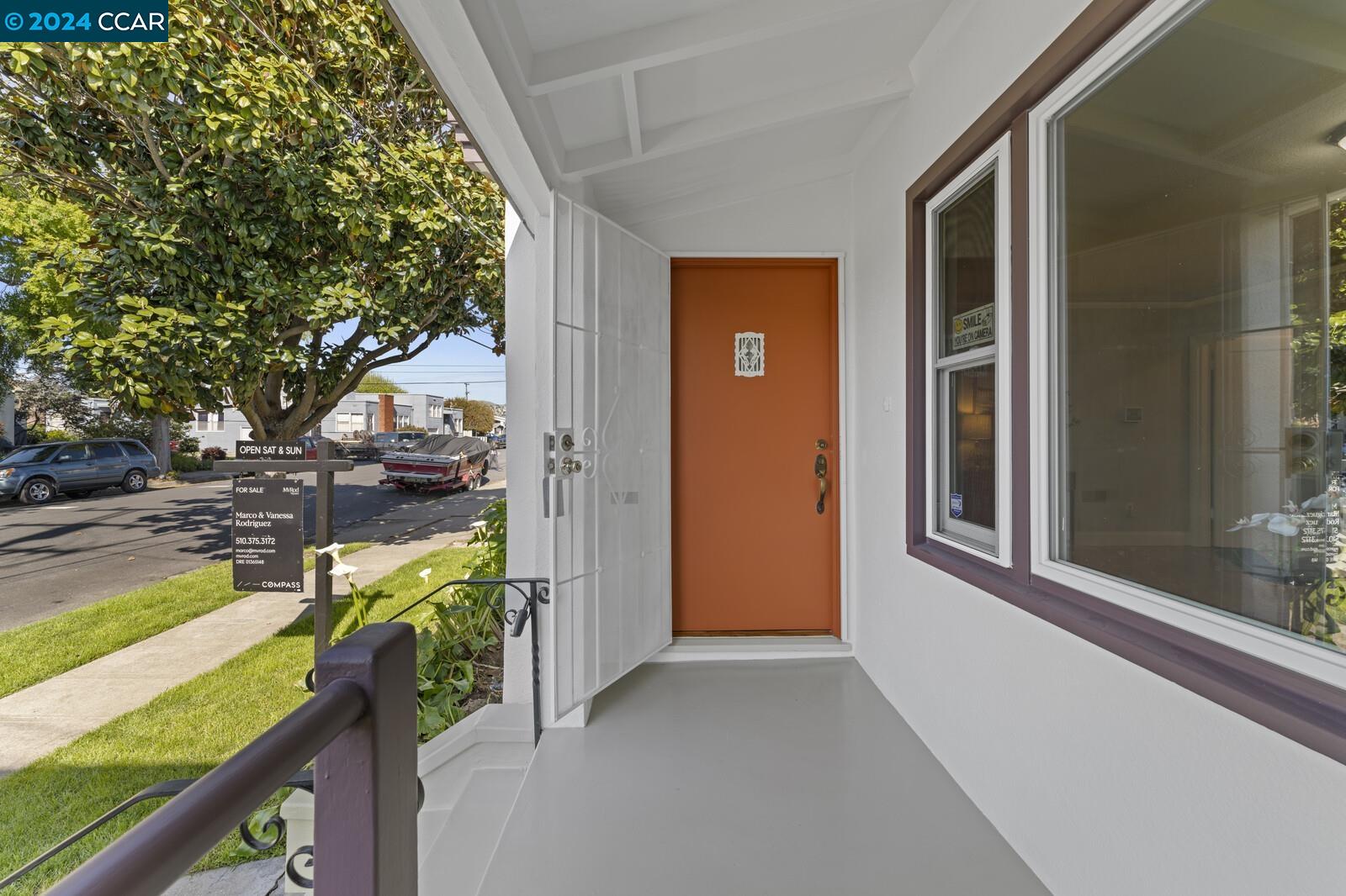 Detail Gallery Image 2 of 34 For 2818 Nevin Ave, Richmond,  CA 94804 - 2 Beds | 1 Baths