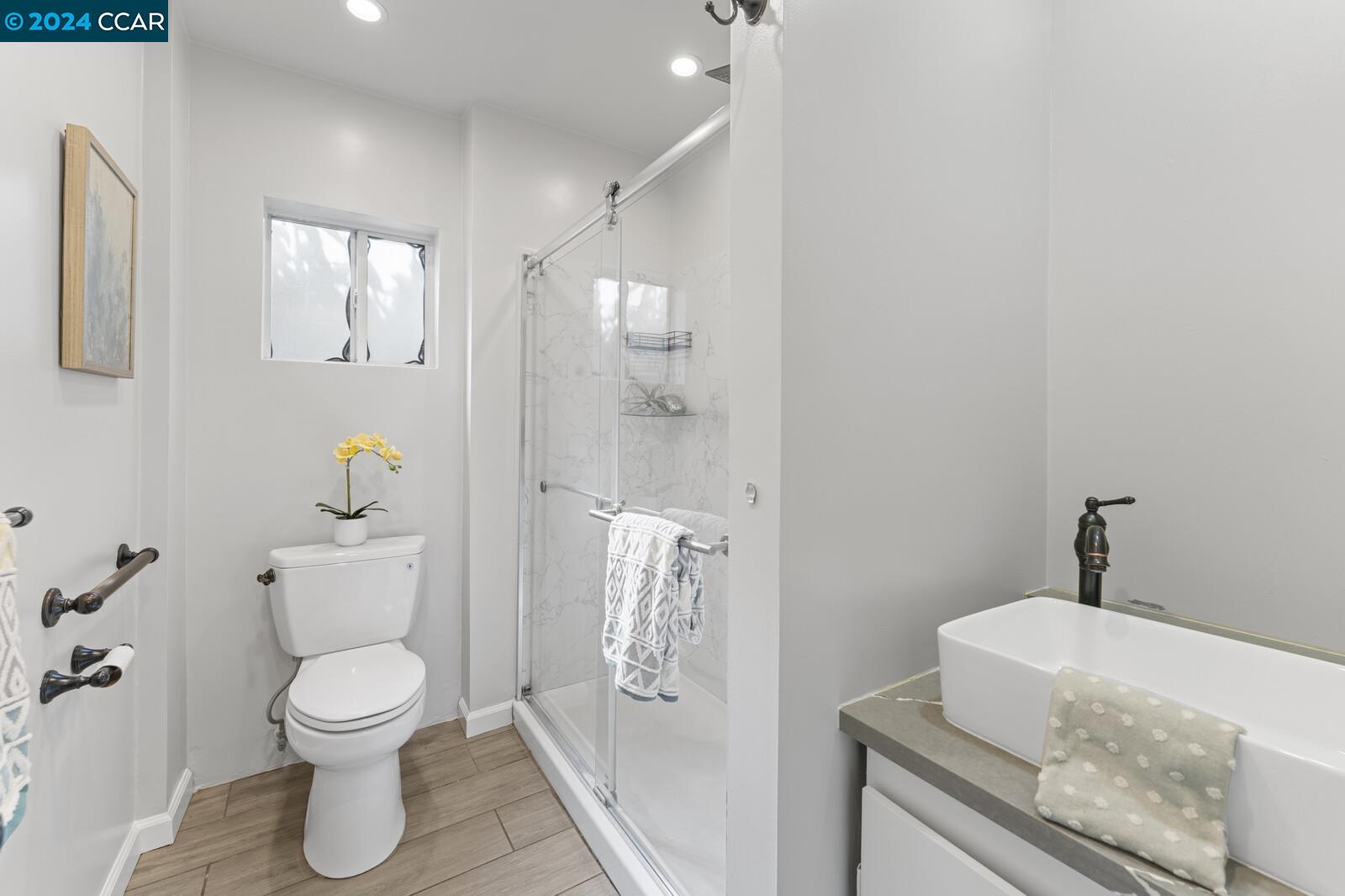 Detail Gallery Image 20 of 34 For 2818 Nevin Ave, Richmond,  CA 94804 - 2 Beds | 1 Baths