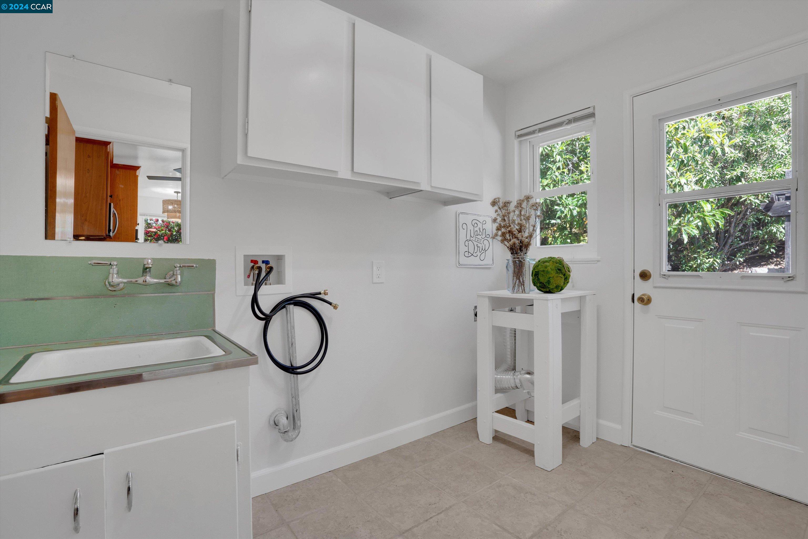 Detail Gallery Image 21 of 45 For 135 Saint Marys Ct, Martinez,  CA 94553 - 4 Beds | 2 Baths