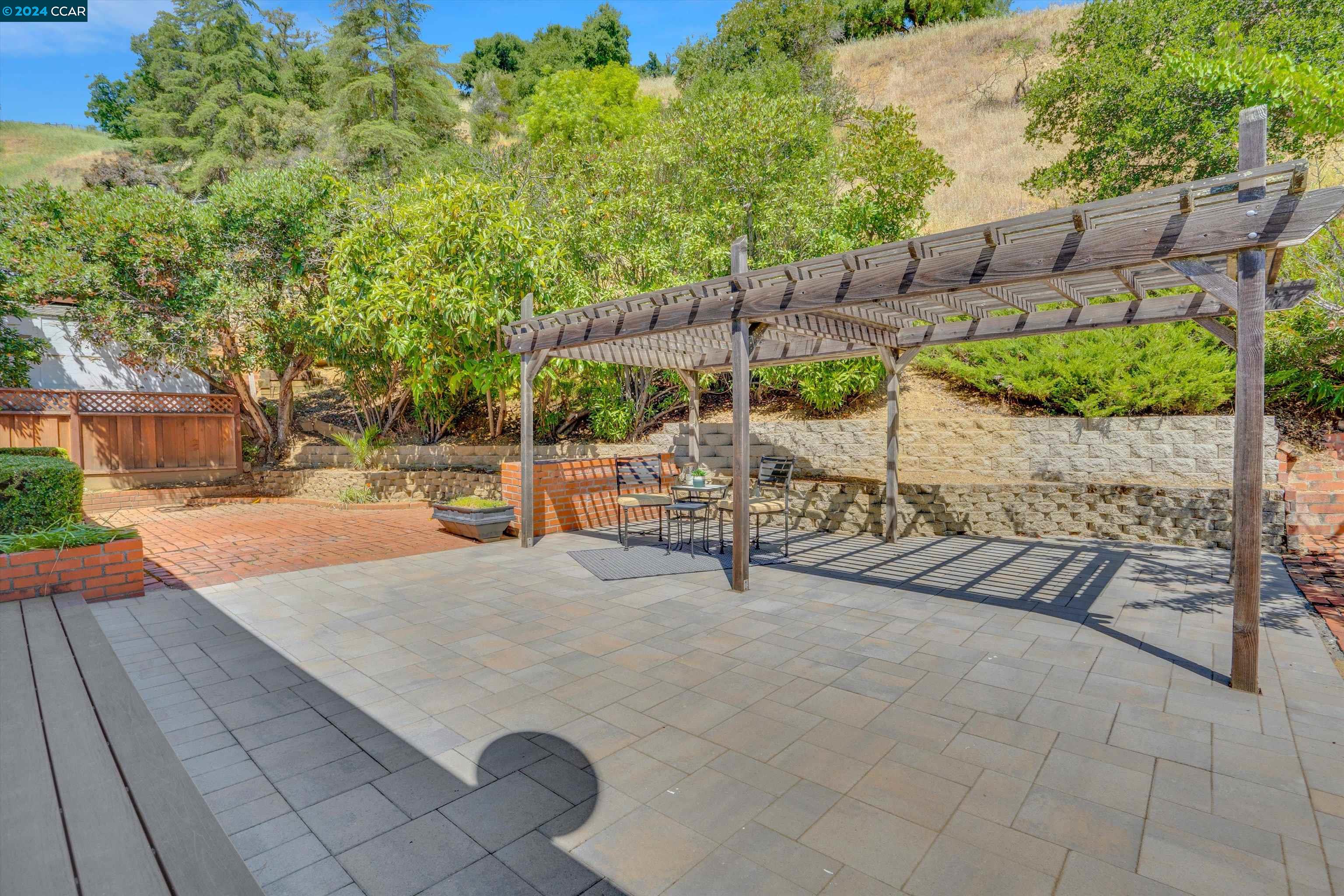 Detail Gallery Image 33 of 45 For 135 St. Marys Ct, Martinez,  CA 94553 - 4 Beds | 2 Baths