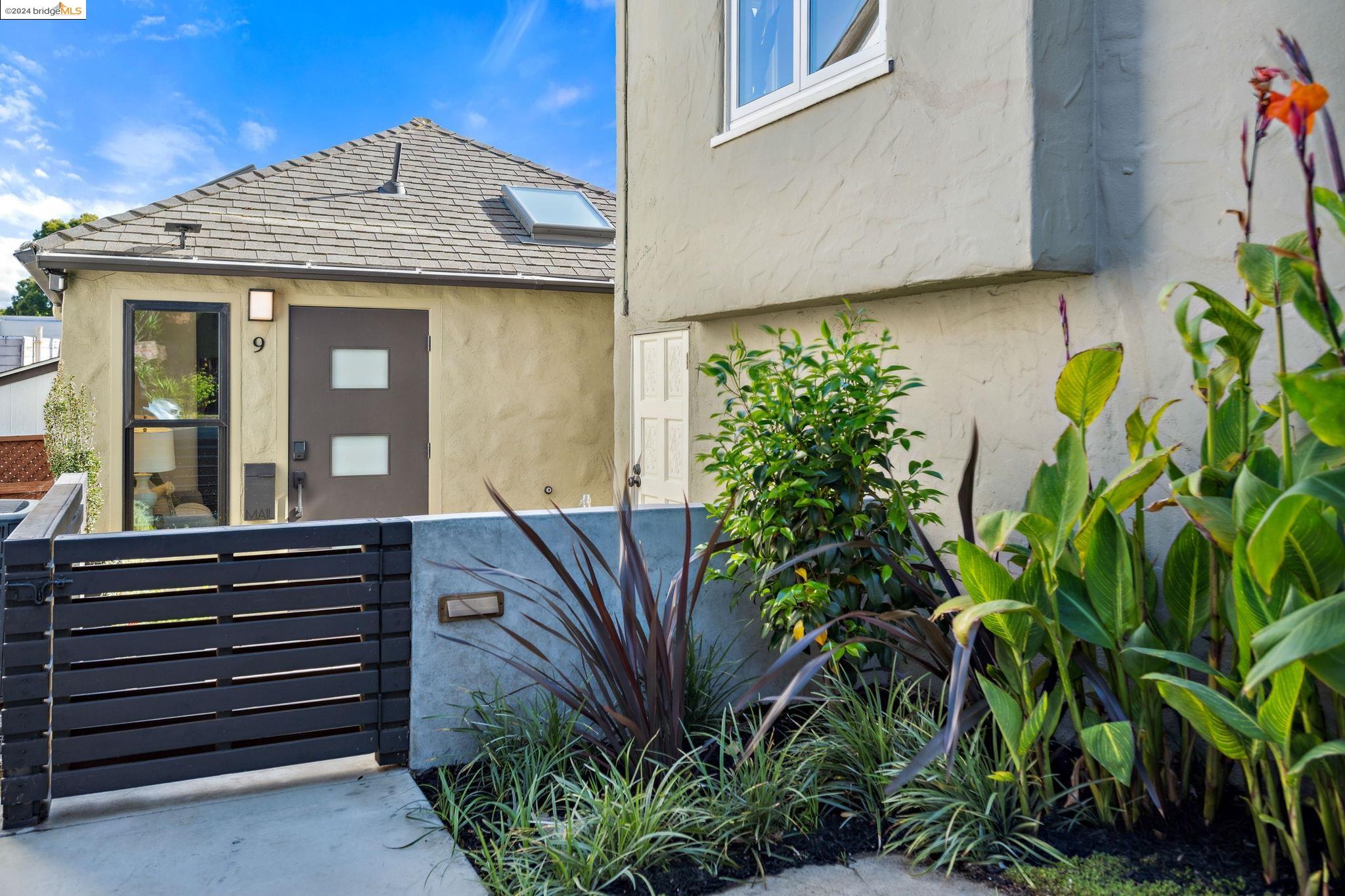 Detail Gallery Image 29 of 46 For 7 Veteran Way, Oakland,  CA 94602 - 4 Beds | 4 Baths