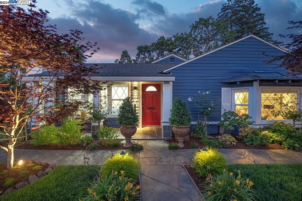 Detail Gallery Image 1 of 1 For 2503 Carson St, Redwood City,  CA 94061 - 3 Beds | 2 Baths