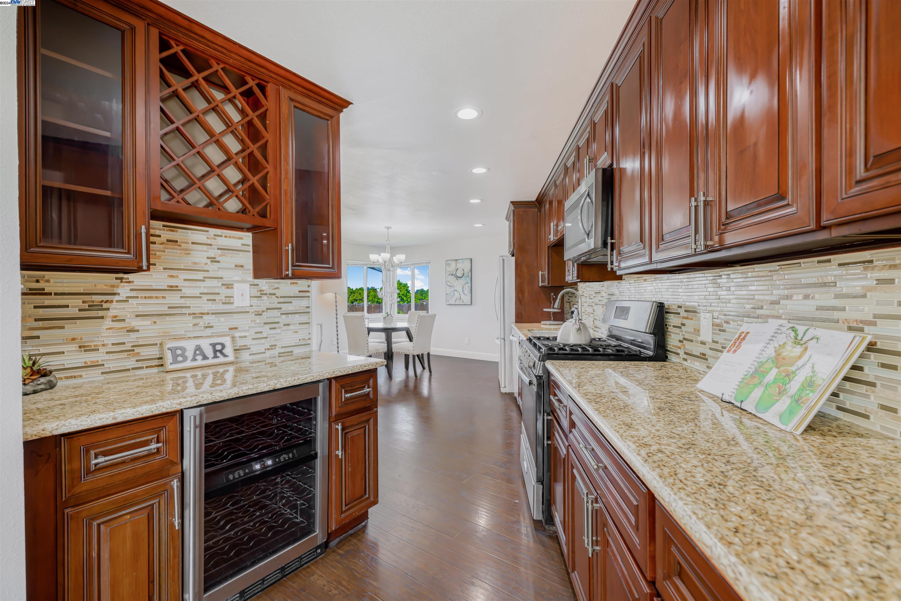 Detail Gallery Image 13 of 54 For 4 Stillwell Cir, Antioch,  CA 94509 - 4 Beds | 2/1 Baths