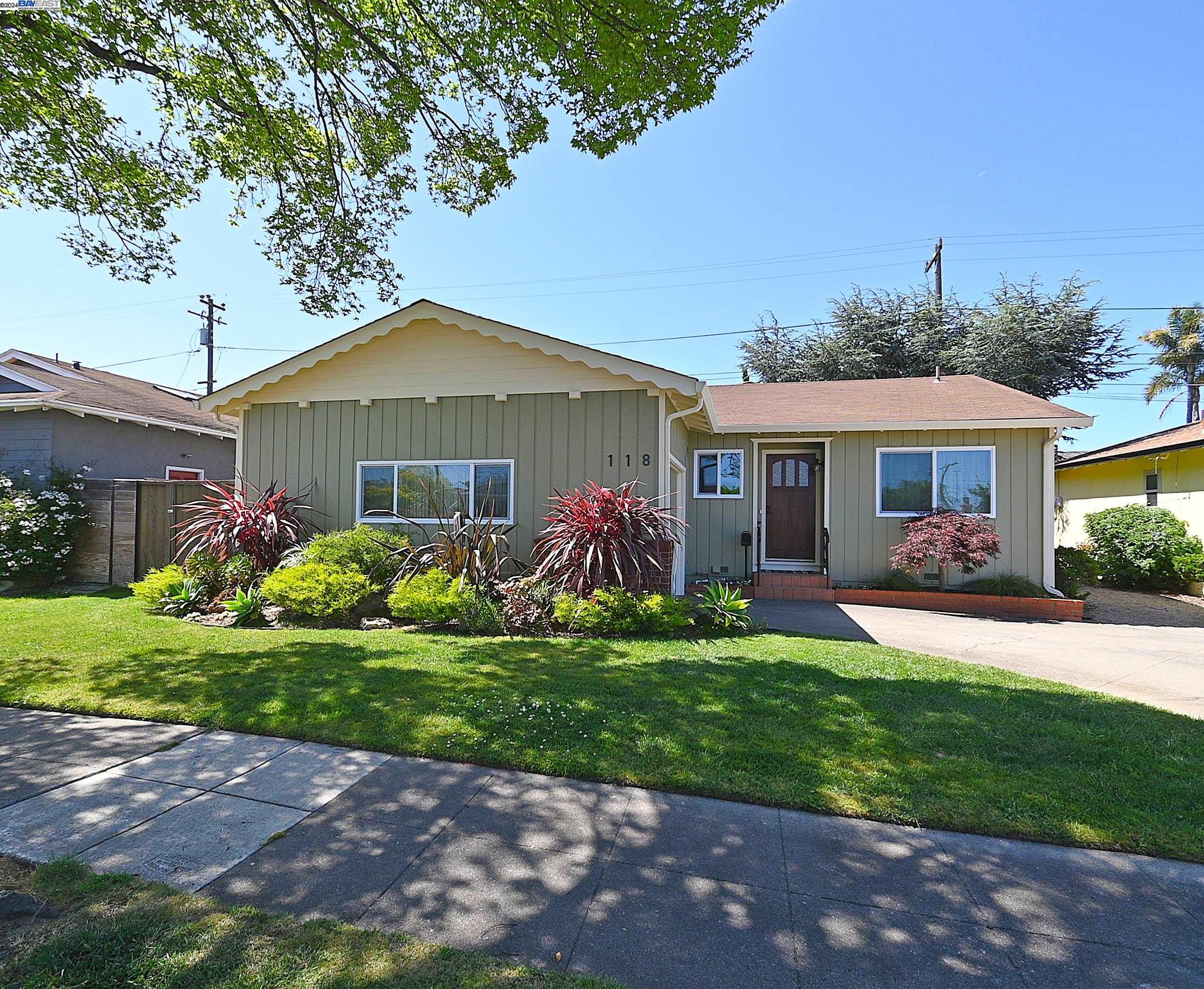 Detail Gallery Image 1 of 1 For 118 Dahlia Dr., Alameda,  CA 94502 - 3 Beds | 2 Baths