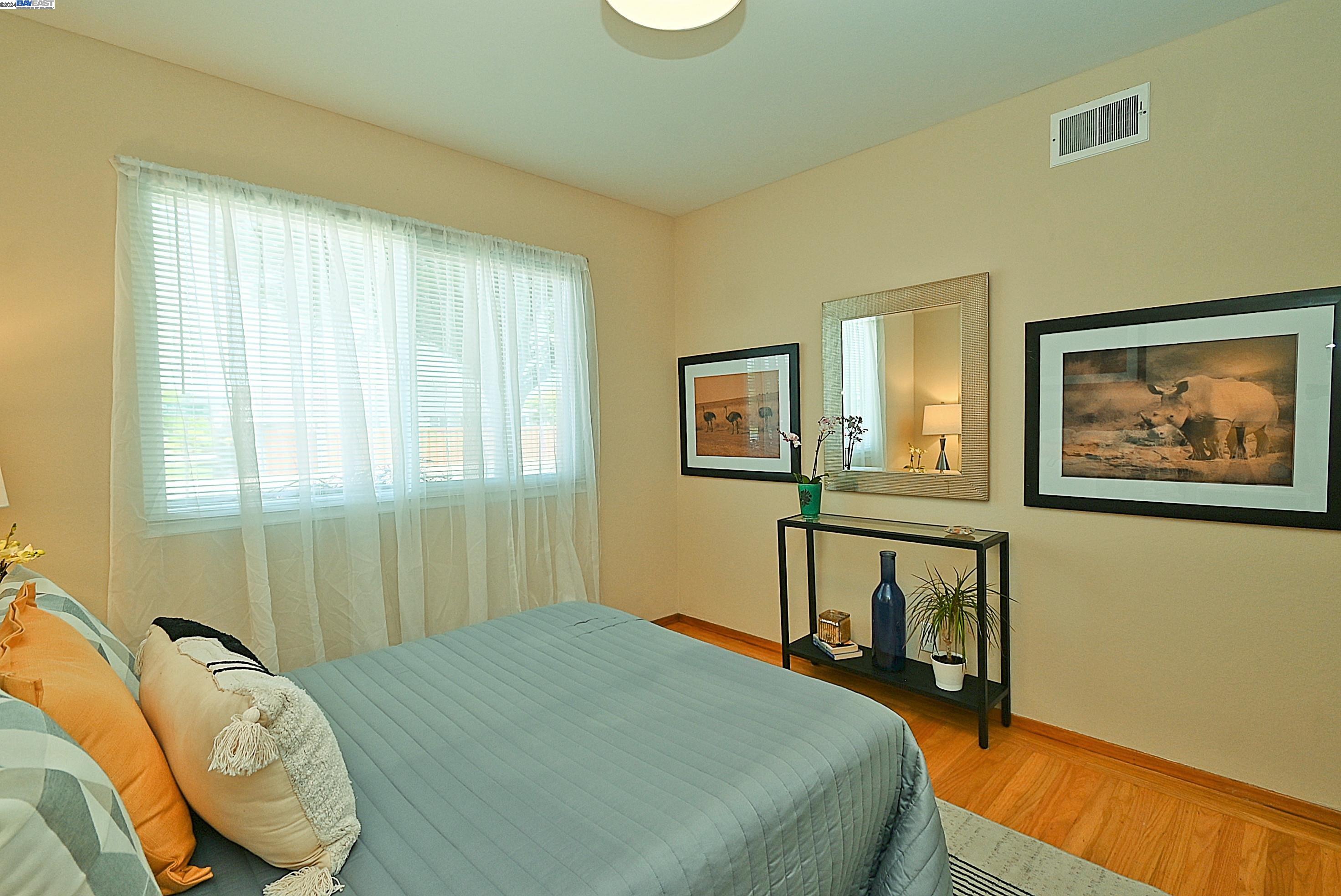 Detail Gallery Image 16 of 31 For 118 Dahlia Dr., Alameda,  CA 94502 - 3 Beds | 2 Baths