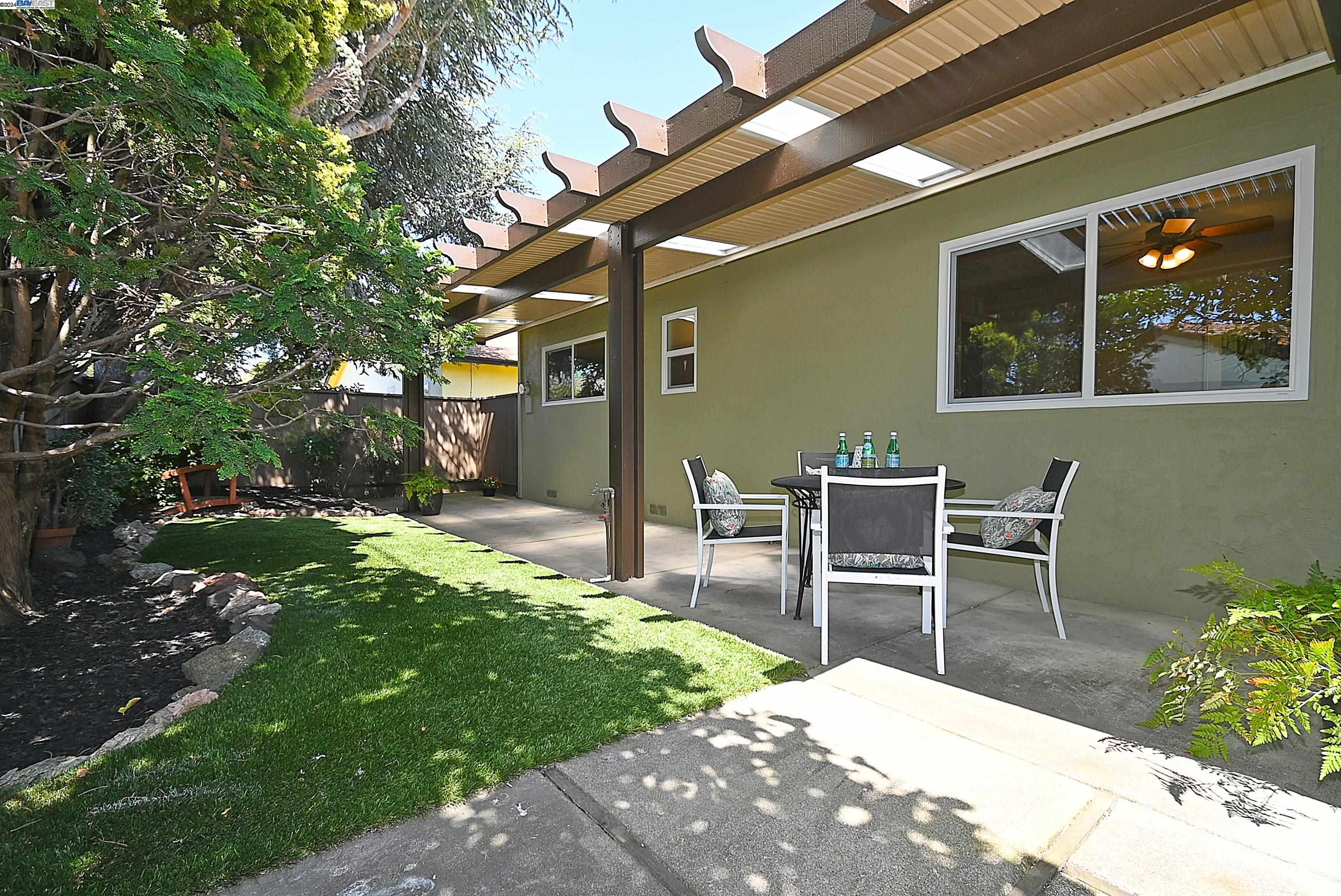 Detail Gallery Image 26 of 31 For 118 Dahlia Dr., Alameda,  CA 94502 - 3 Beds | 2 Baths