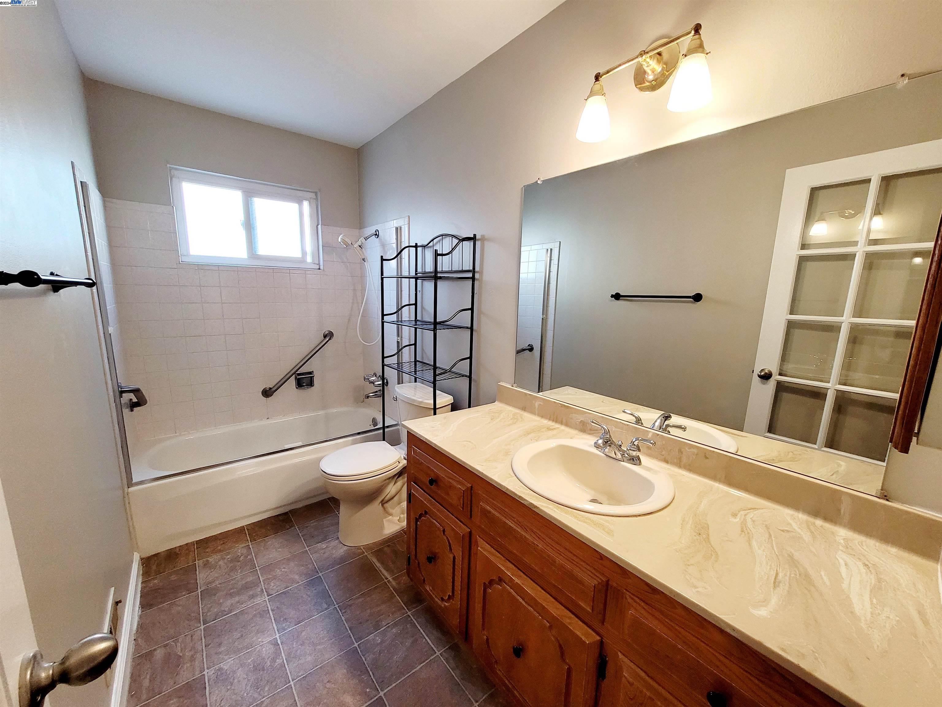 Detail Gallery Image 14 of 24 For 2126 Vaquero Way, Antioch,  CA 94509 - 3 Beds | 2 Baths