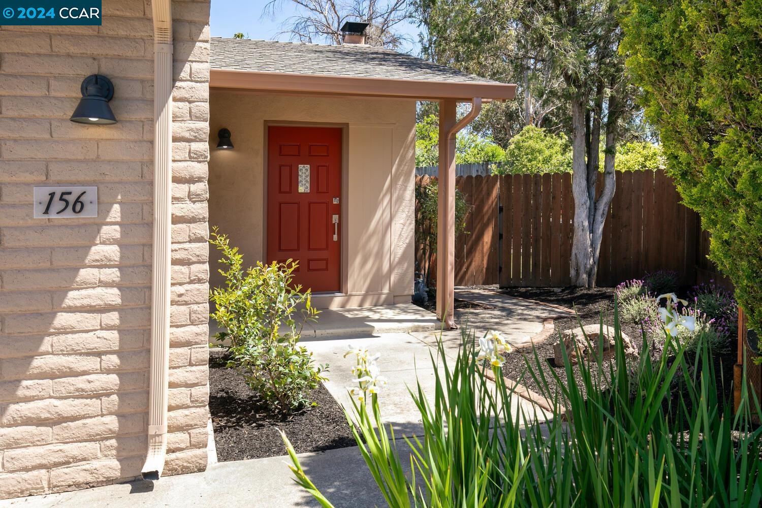 Detail Gallery Image 1 of 1 For 156 Woodview Ct, Martinez,  CA 94553 - 3 Beds | 2 Baths