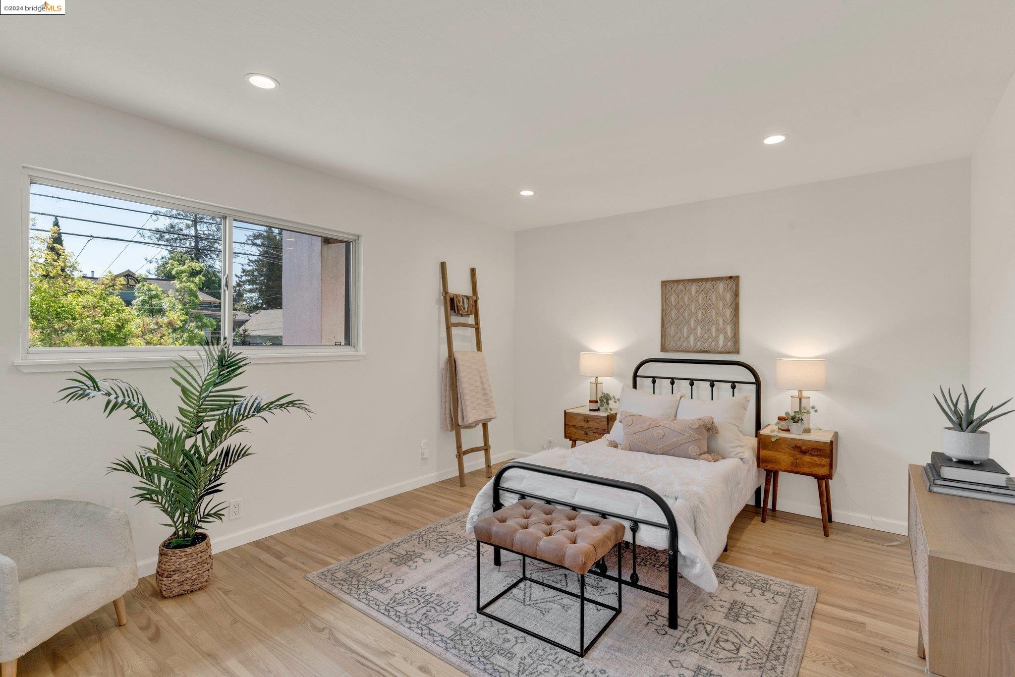 Detail Gallery Image 27 of 40 For 1233 Broadway #C,  Alameda,  CA 94501 - 3 Beds | 2 Baths