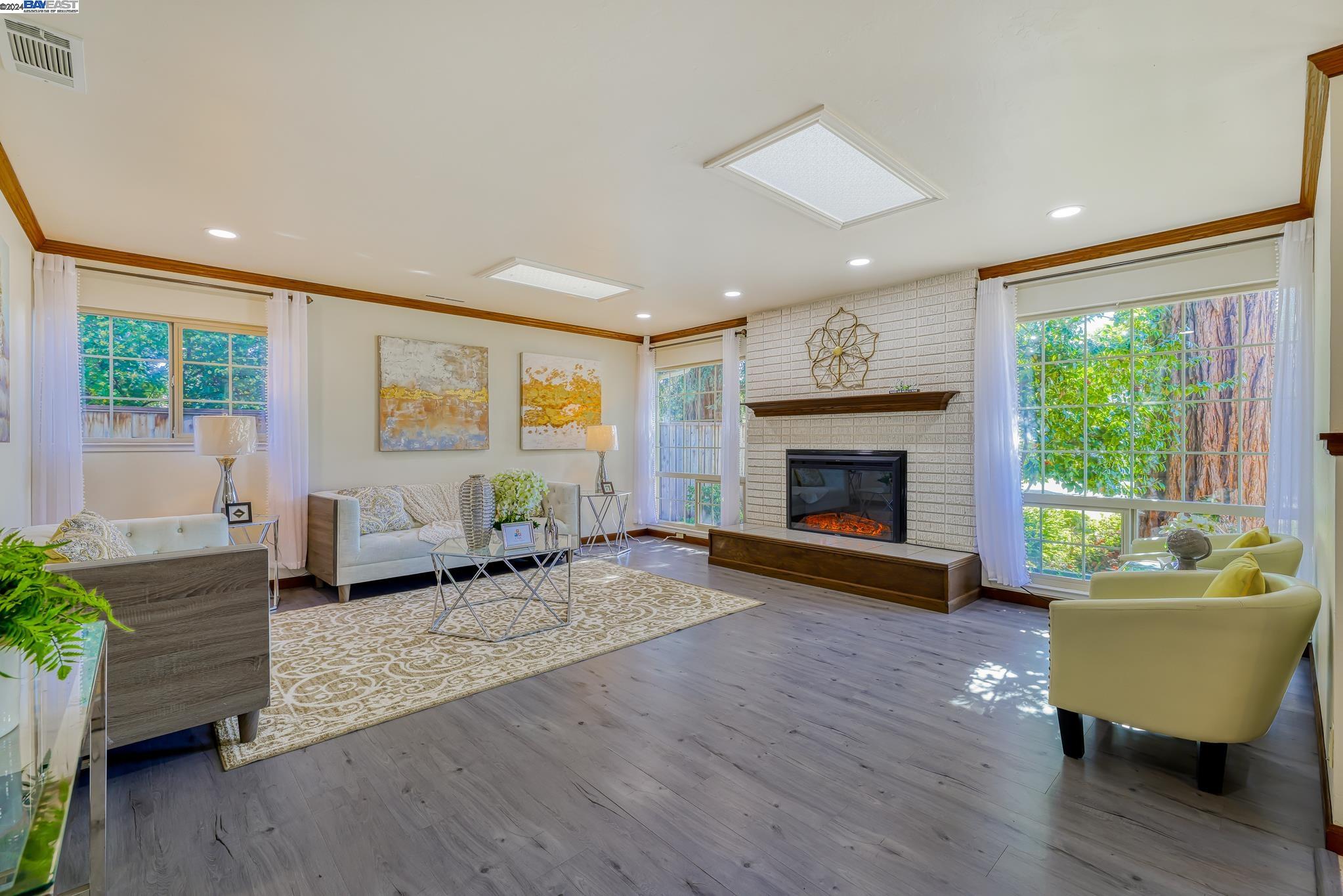 Detail Gallery Image 7 of 60 For 19164 Christensen Ct, Castro Valley,  CA 94546 - 3 Beds | 2 Baths