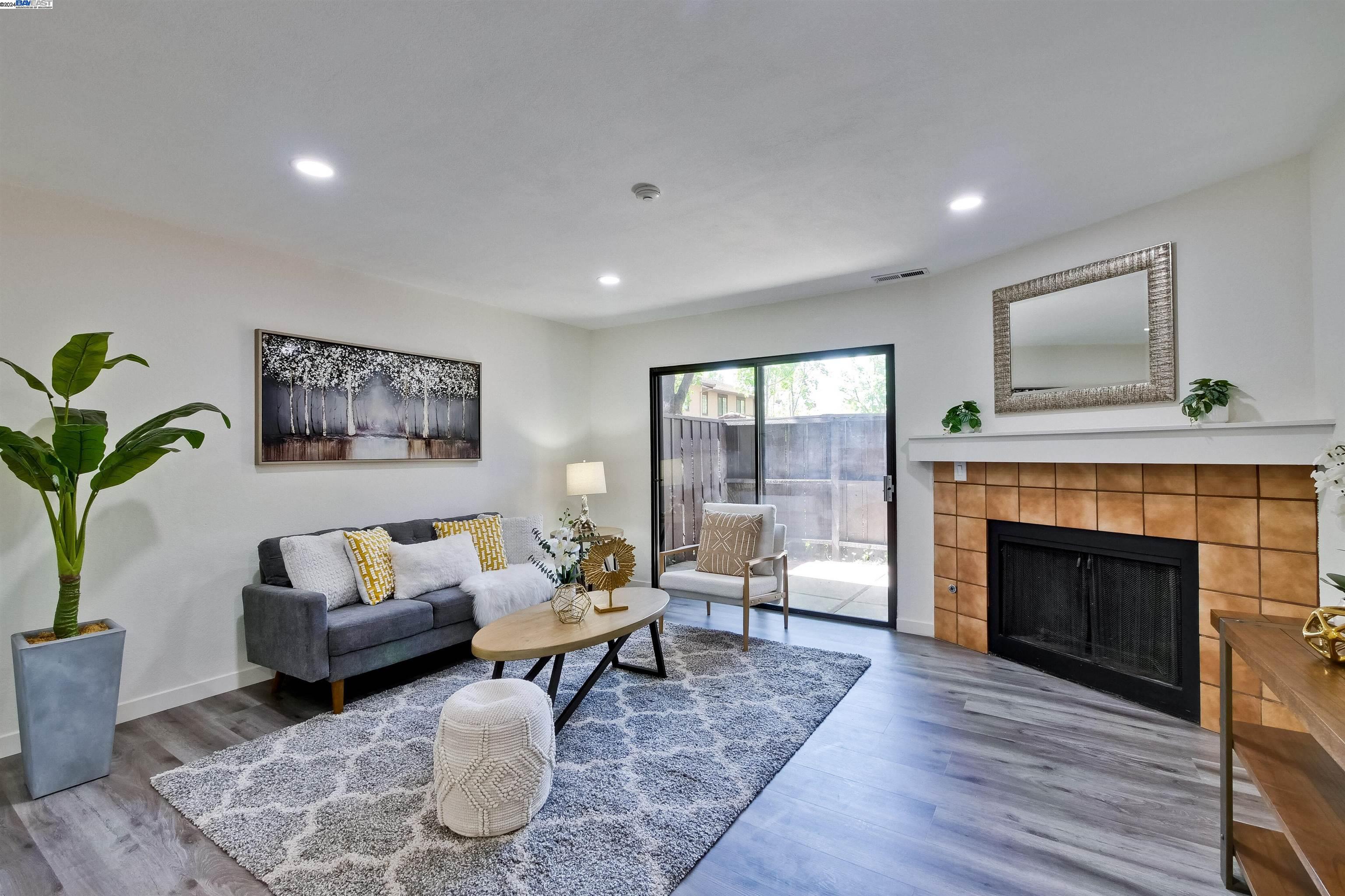 Detail Gallery Image 3 of 30 For 6267 Joaquin Murieta Ave #D,  Newark,  CA 94560 - 2 Beds | 1/1 Baths