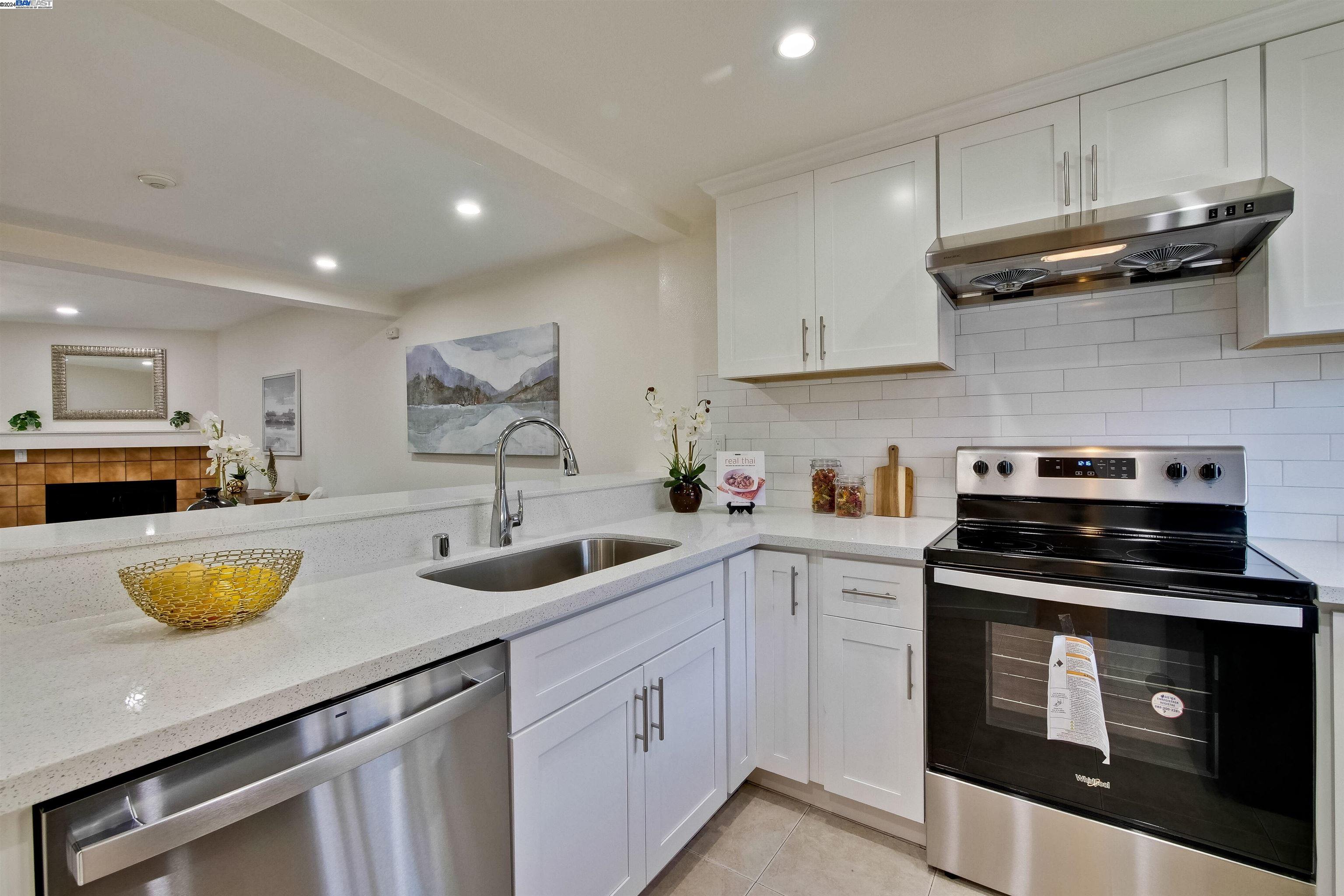 Detail Gallery Image 7 of 30 For 6267 Joaquin Murieta Ave #D,  Newark,  CA 94560 - 2 Beds | 1/1 Baths