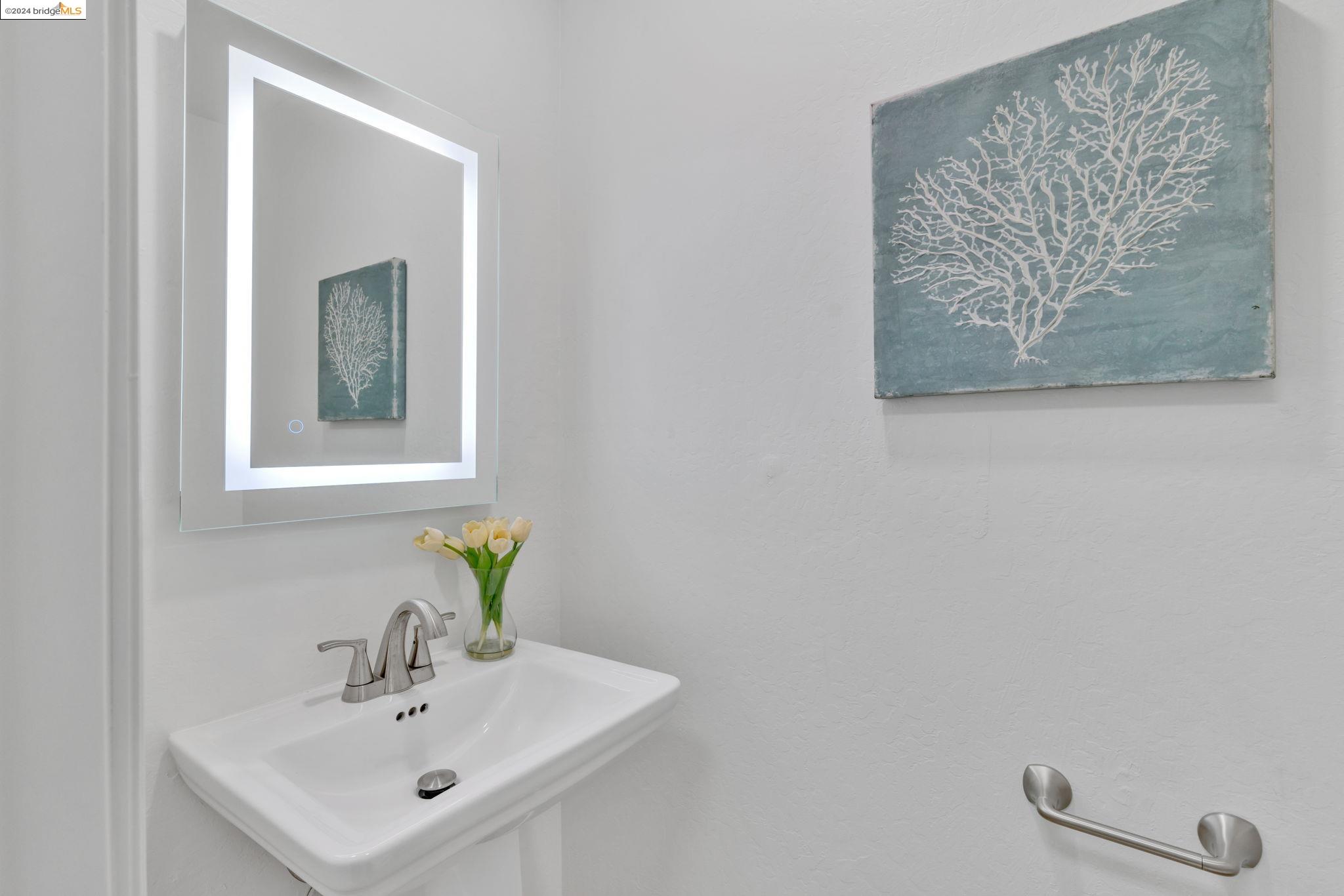 Detail Gallery Image 18 of 39 For 384 Anchor Way, Alameda,  CA 94501 - 3 Beds | 1/1 Baths