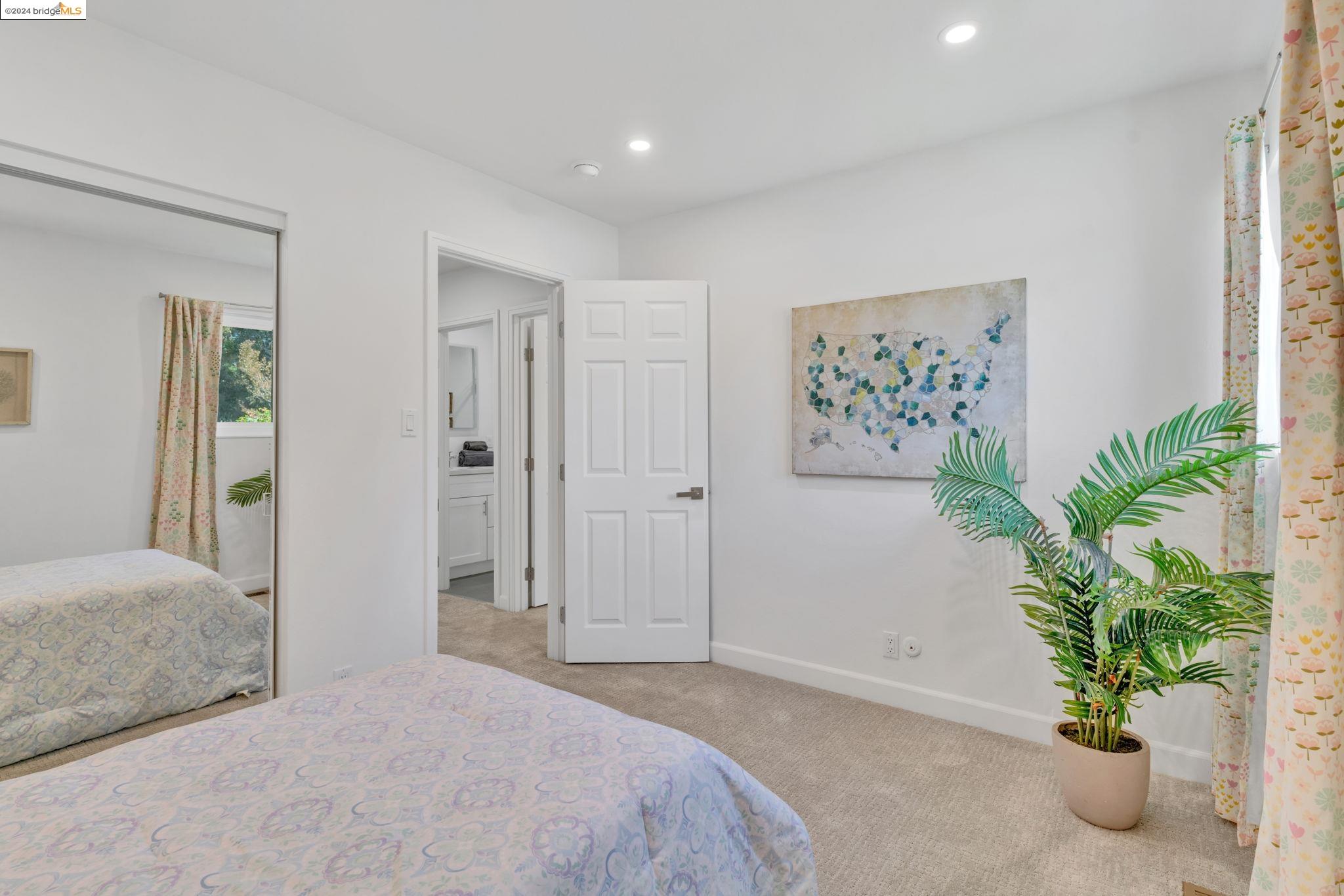 Detail Gallery Image 28 of 39 For 384 Anchor Way, Alameda,  CA 94501 - 3 Beds | 1/1 Baths