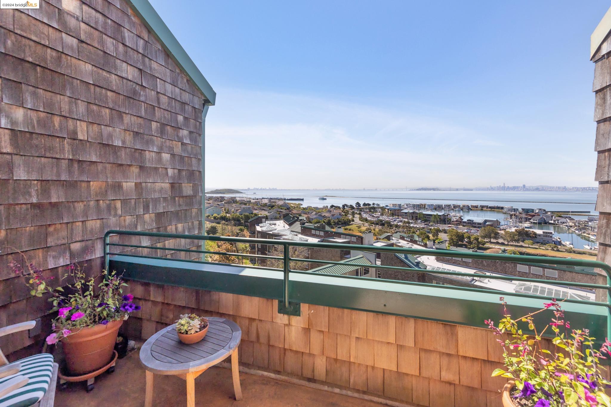 Detail Gallery Image 16 of 57 For 1400 Pinnacle Ct #404,  Richmond,  CA 94801-4180 - 3 Beds | 2 Baths