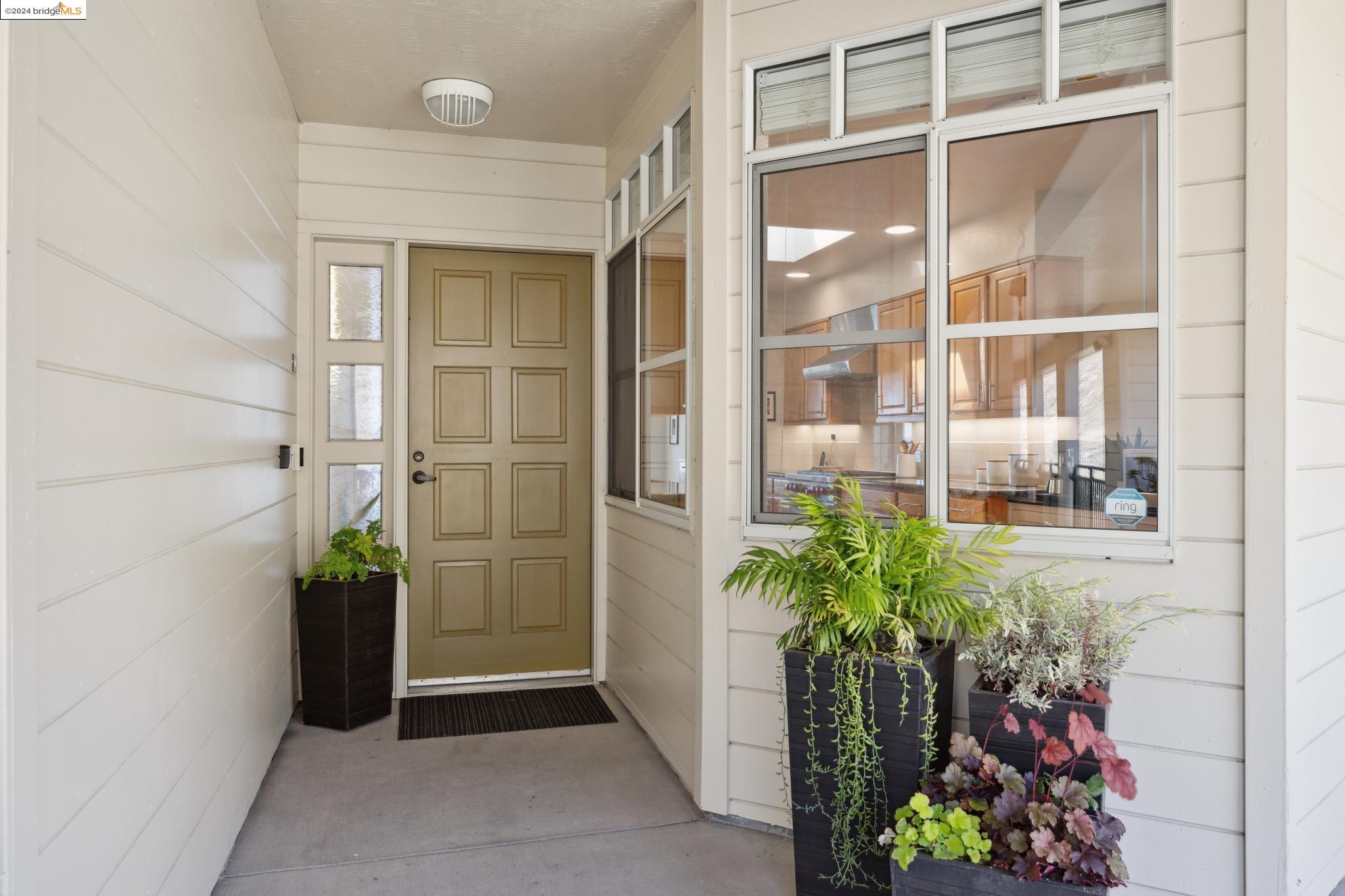 Detail Gallery Image 8 of 57 For 1400 Pinnacle Ct #404,  Richmond,  CA 94801-4180 - 3 Beds | 2 Baths