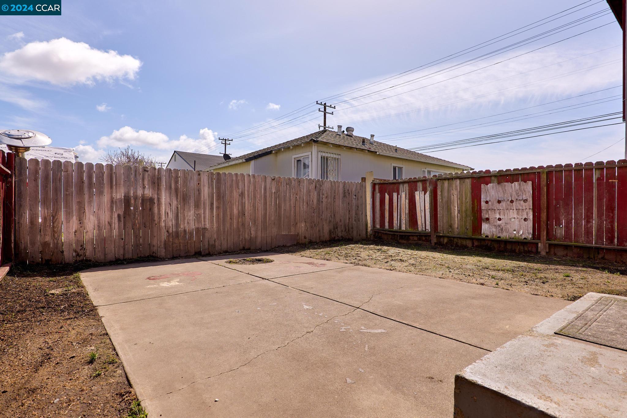 Detail Gallery Image 18 of 19 For 160 S 33rd St, Richmond,  CA 94804 - 3 Beds | 1/1 Baths