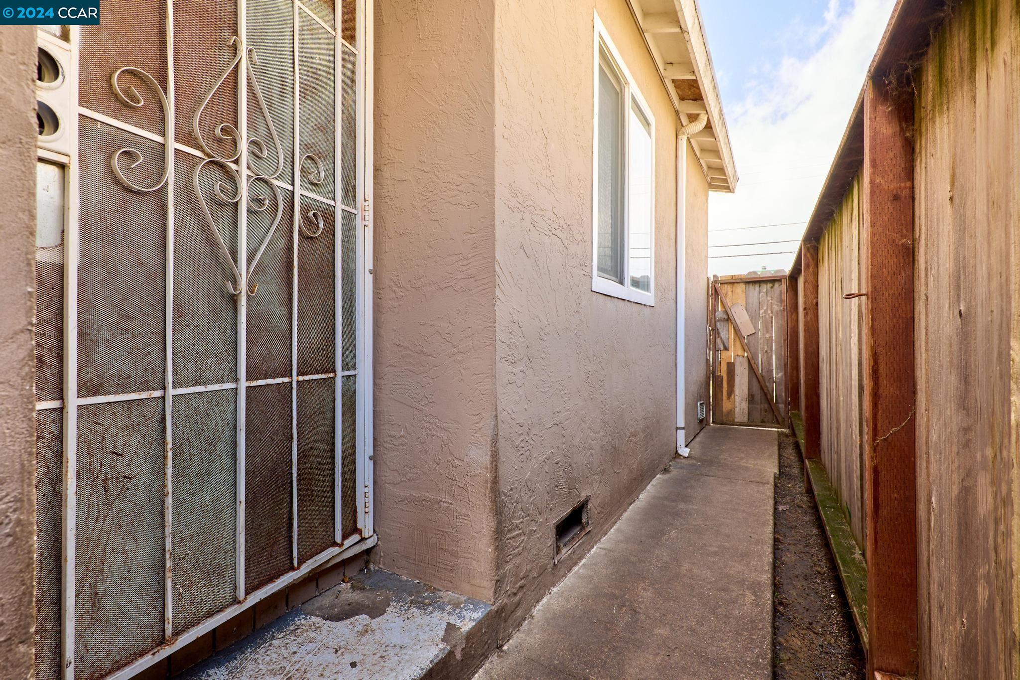 Detail Gallery Image 19 of 19 For 160 S 33rd St, Richmond,  CA 94804 - 3 Beds | 1/1 Baths