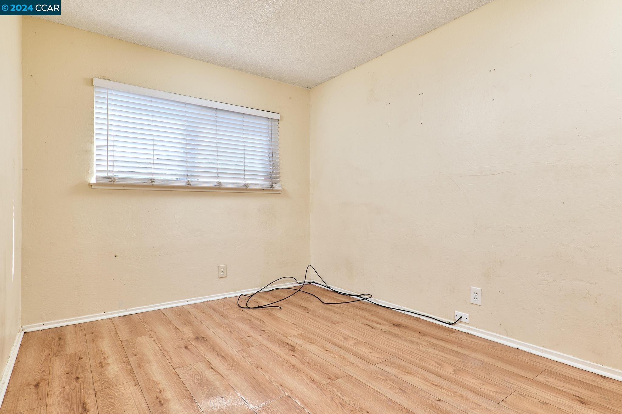 Detail Gallery Image 10 of 19 For 160 S 33rd St, Richmond,  CA 94804 - 3 Beds | 1/1 Baths