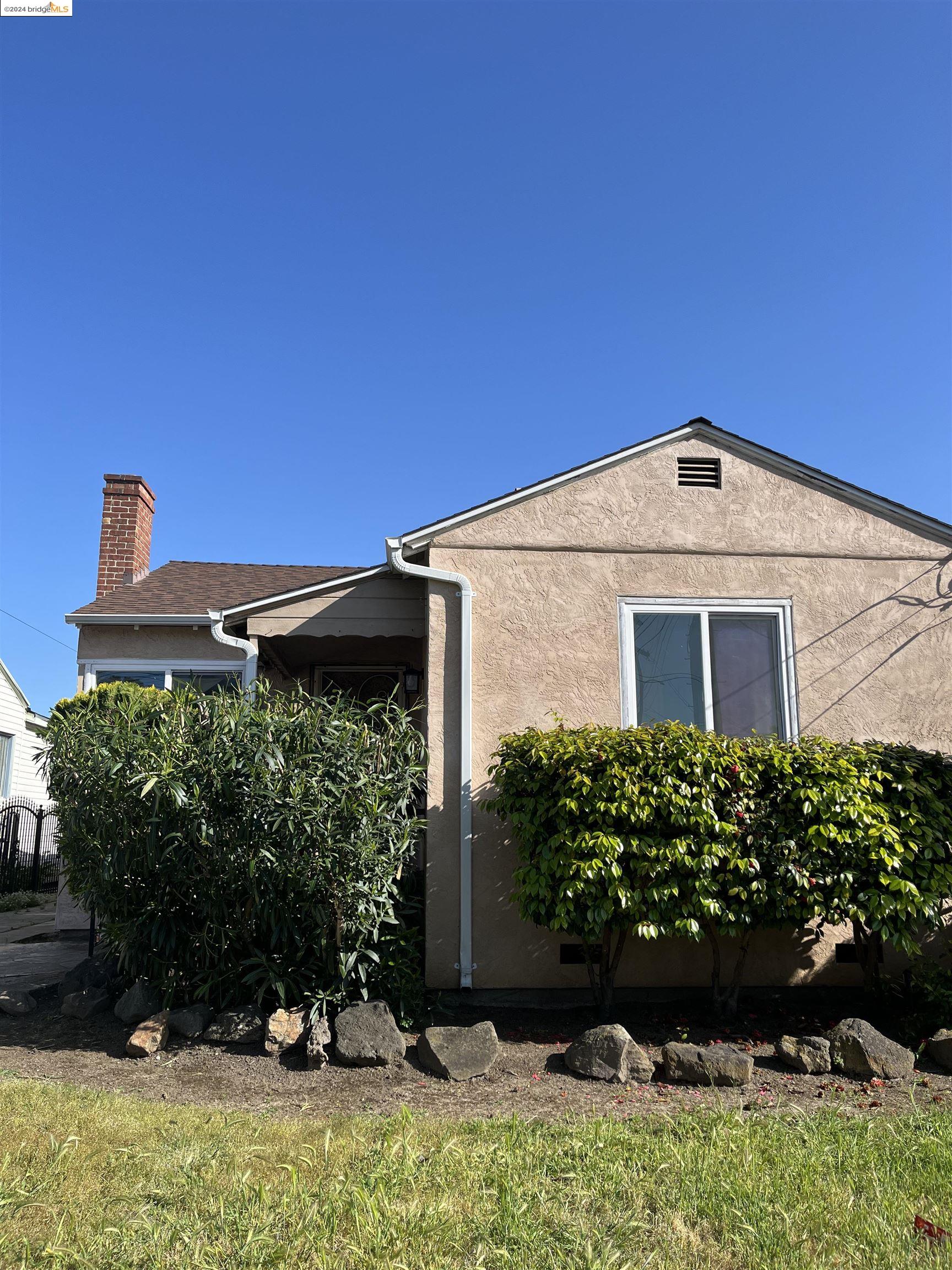 Detail Gallery Image 1 of 1 For 2420 Ritchie Street, Oakland,  CA 94605 - 3 Beds | 1 Baths