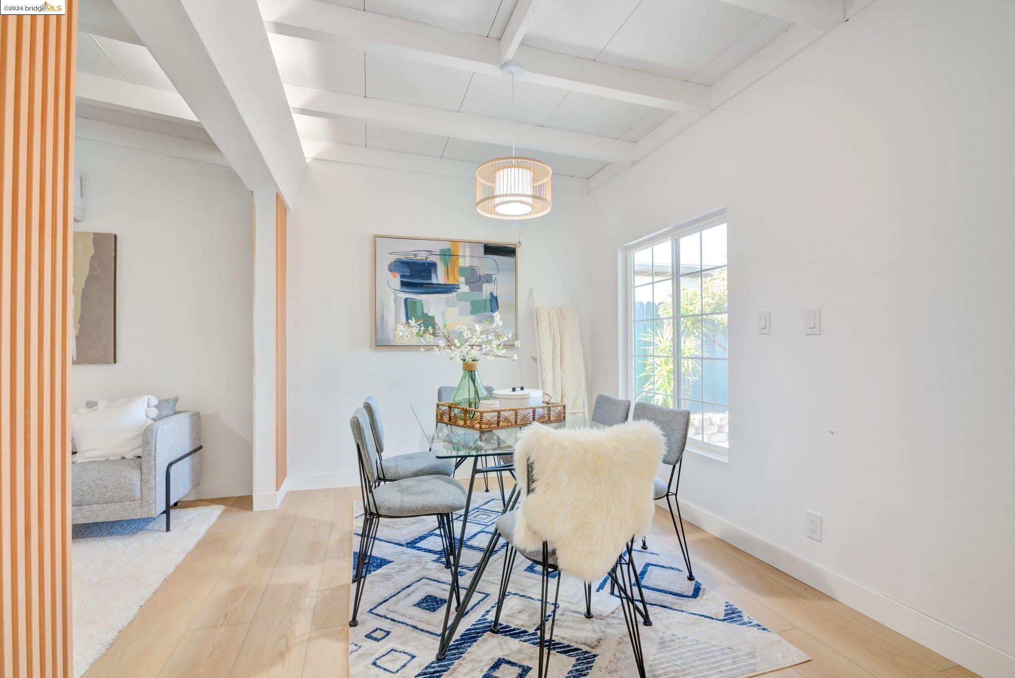 Detail Gallery Image 12 of 41 For 1540 S Norfolk St, San Mateo,  CA 94401 - 3 Beds | 2 Baths