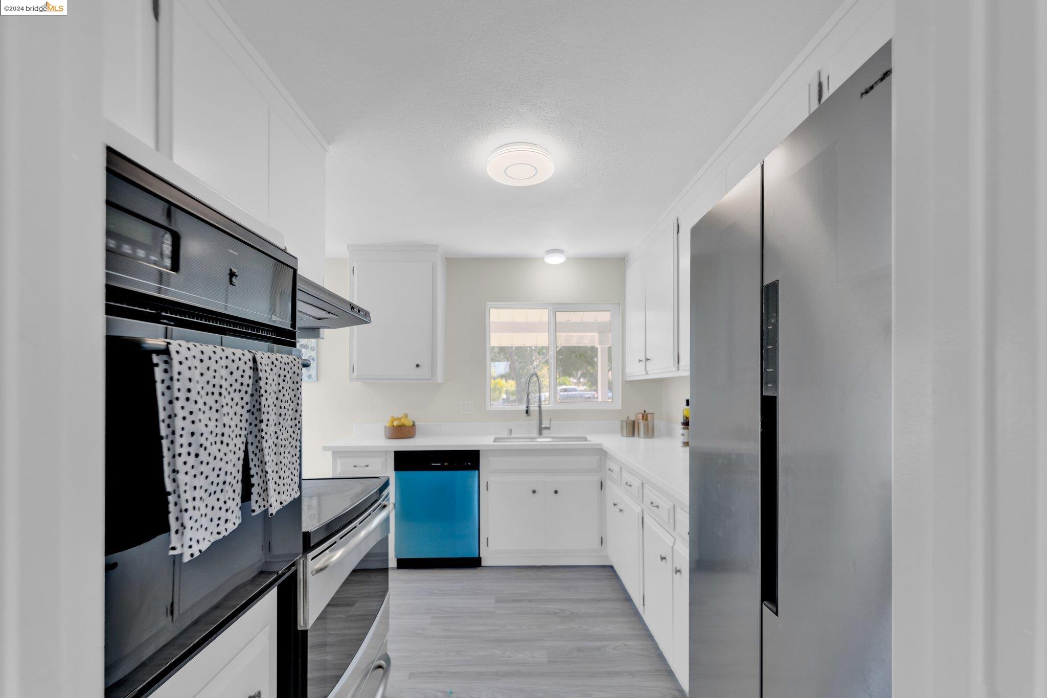 Detail Gallery Image 11 of 31 For 3070 Sun Ct, Richmond,  CA 94803 - 3 Beds | 2/1 Baths
