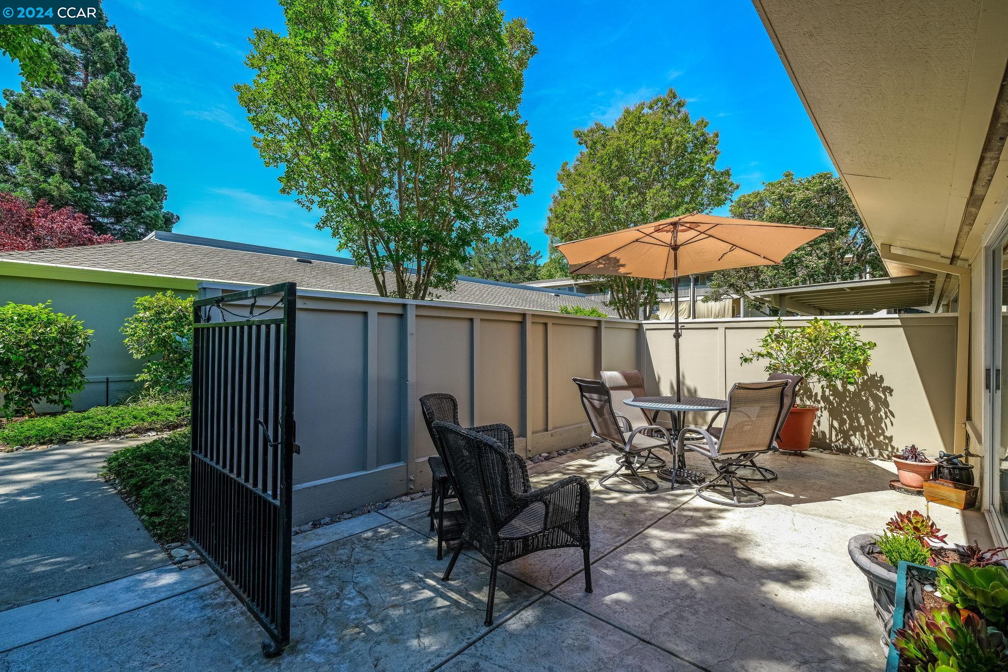 Detail Gallery Image 2 of 26 For 2233 Pine Knoll Drive #2,  Walnut Creek,  CA 94595 - 1 Beds | 1 Baths