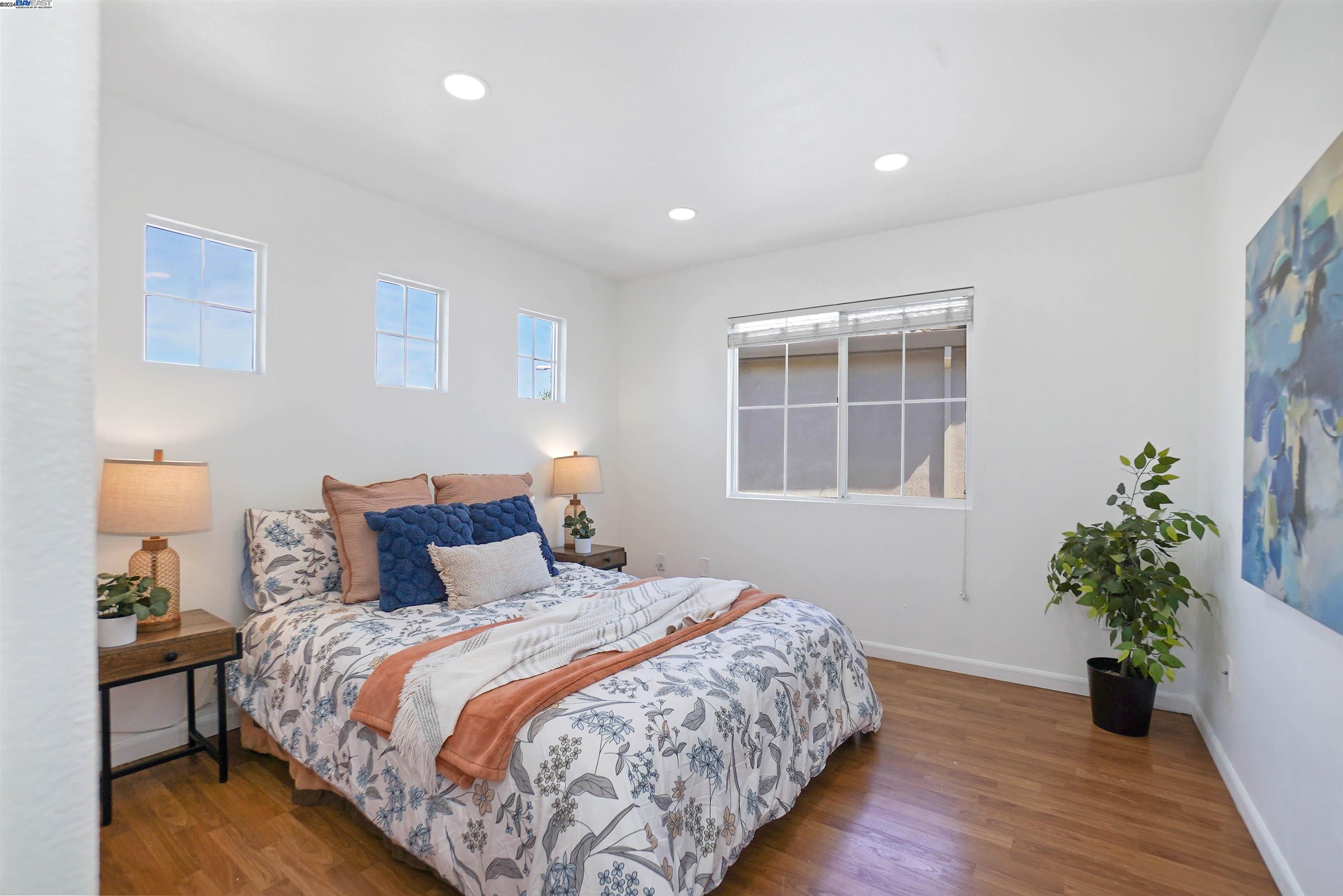 Detail Gallery Image 26 of 32 For 2071 Redbud Way, Antioch,  CA 94509 - 4 Beds | 2/1 Baths