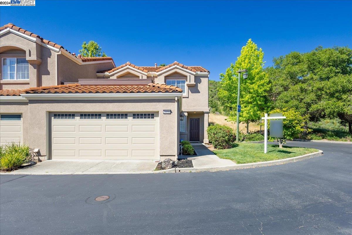 Detail Gallery Image 3 of 48 For 20094 Summerridge Dr, Castro Valley,  CA 94552 - 4 Beds | 3 Baths