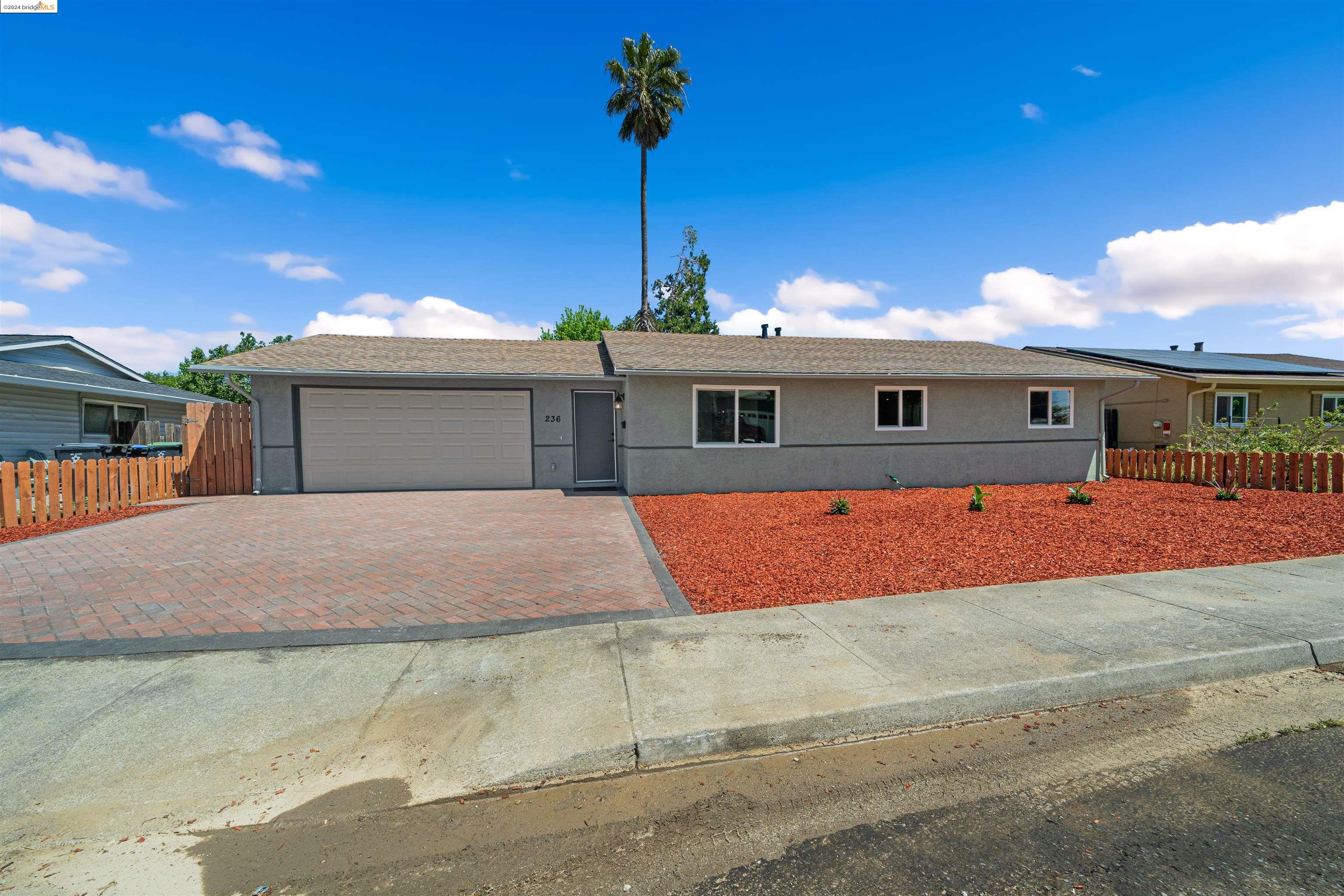 Detail Gallery Image 2 of 21 For 236 Maple St, Suisun City,  CA 94585-2820 - 3 Beds | 2 Baths