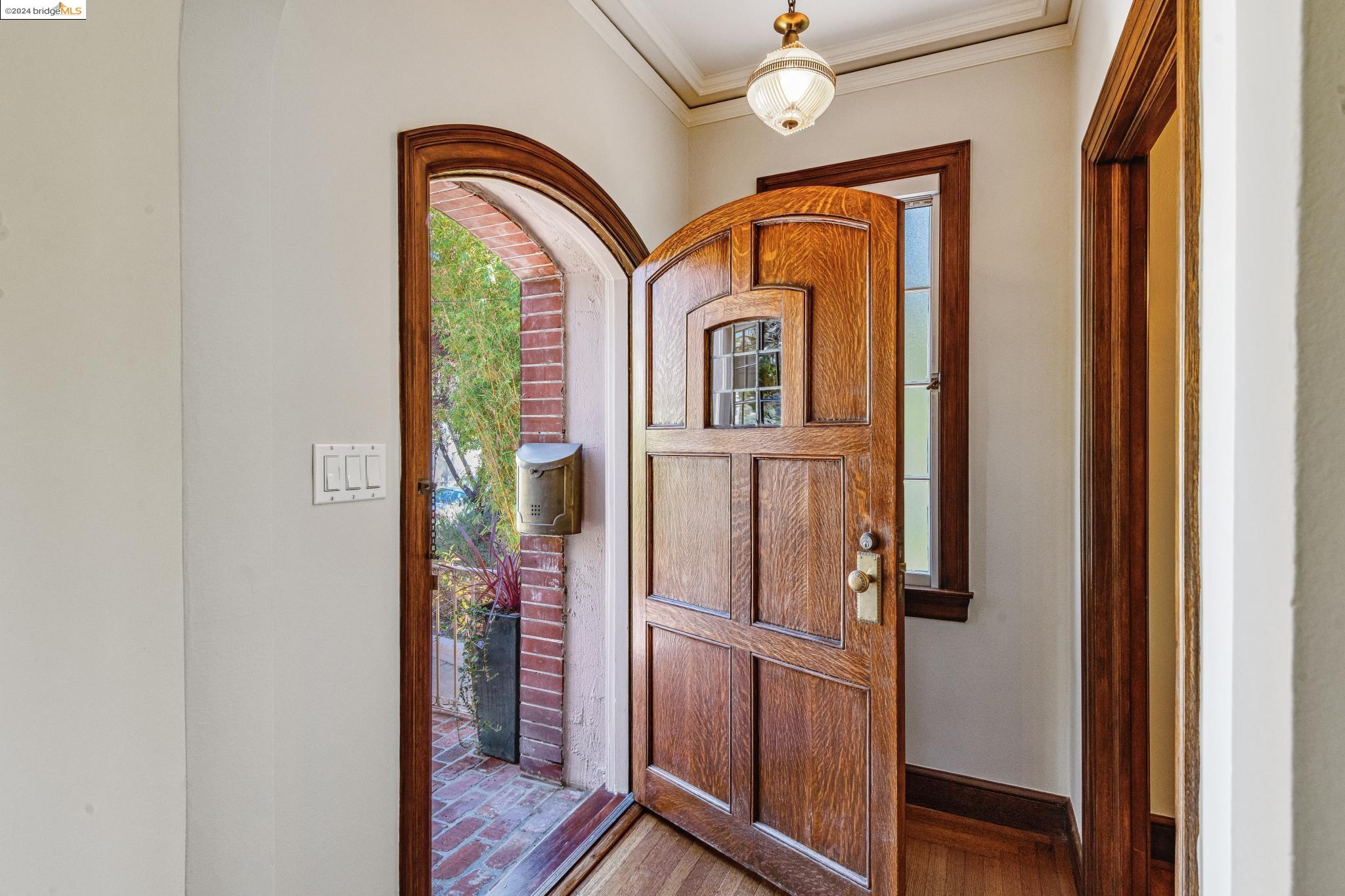 Detail Gallery Image 4 of 58 For 147 Ricardo Ave, Piedmont,  CA 94611 - 3 Beds | 1/1 Baths