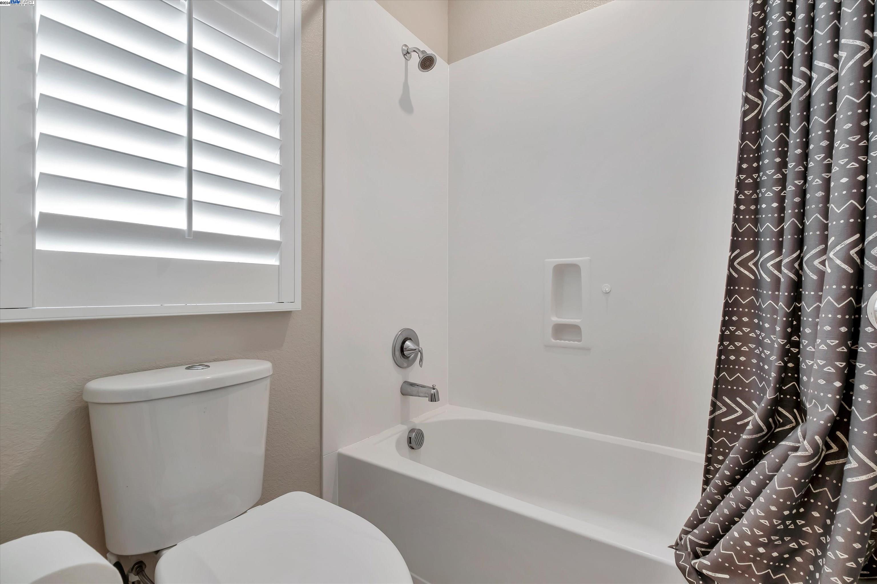 Detail Gallery Image 11 of 41 For 1563 Denton Ave, Hayward,  CA 94545 - 4 Beds | 2/1 Baths