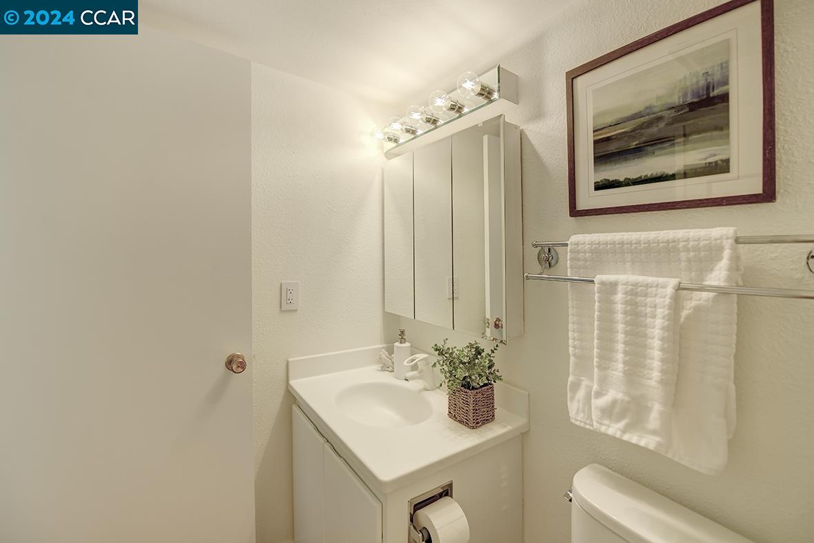Detail Gallery Image 23 of 60 For 3248 Tice Creek Dr #2,  Walnut Creek,  CA 94595 - 3 Beds | 2/1 Baths