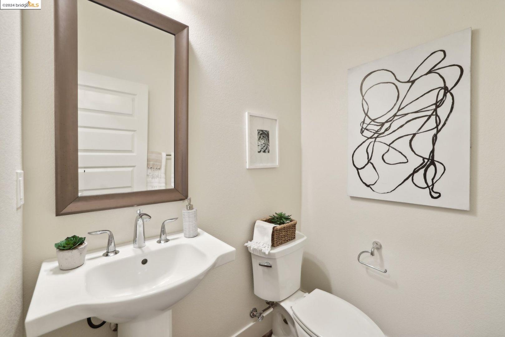 Detail Gallery Image 18 of 48 For 2655 5th St, Alameda,  CA 94501 - 3 Beds | 2/1 Baths