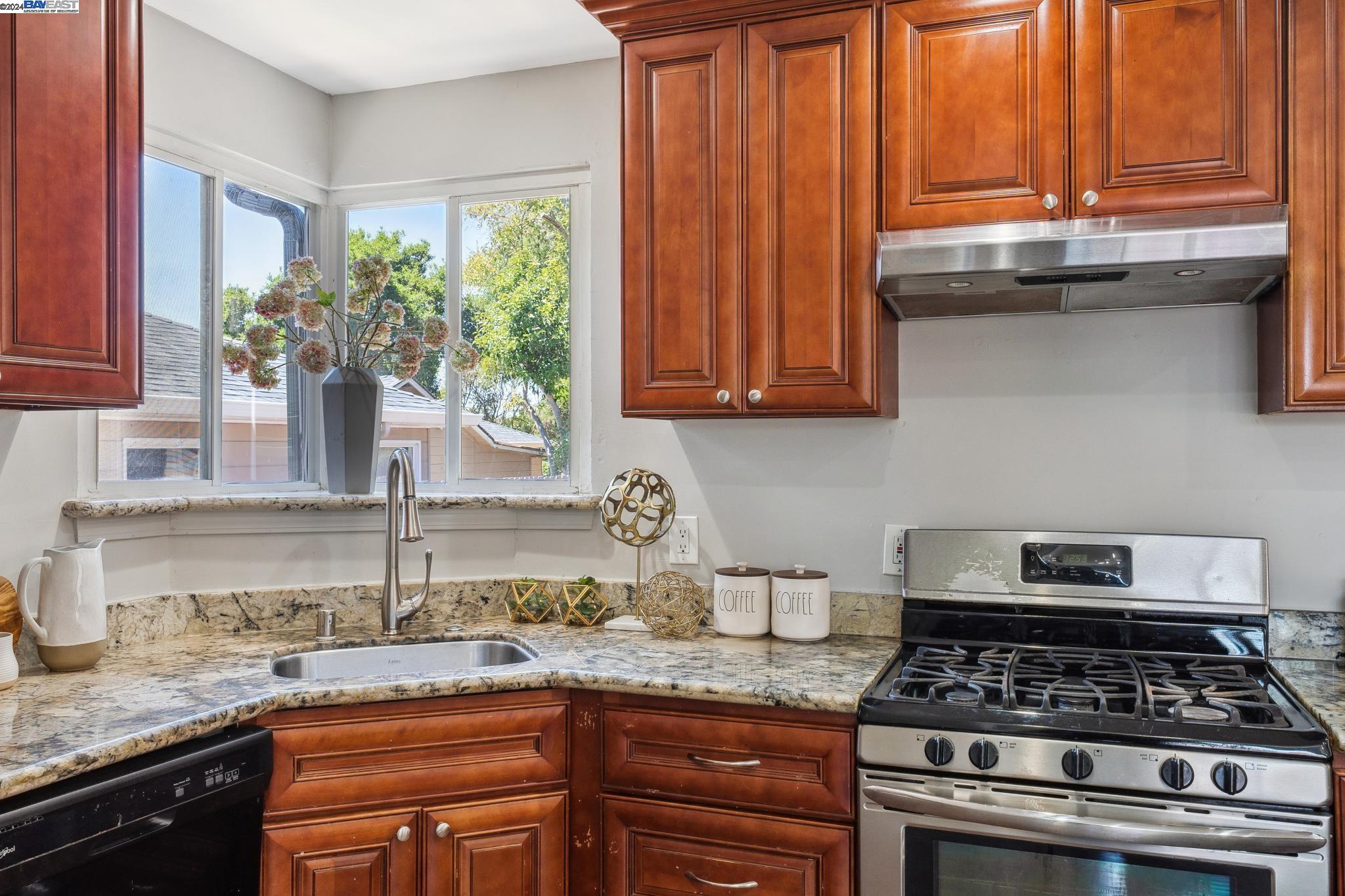 Detail Gallery Image 17 of 40 For 1327 Highland Blvd, Hayward,  CA 94542 - 2 Beds | 1 Baths