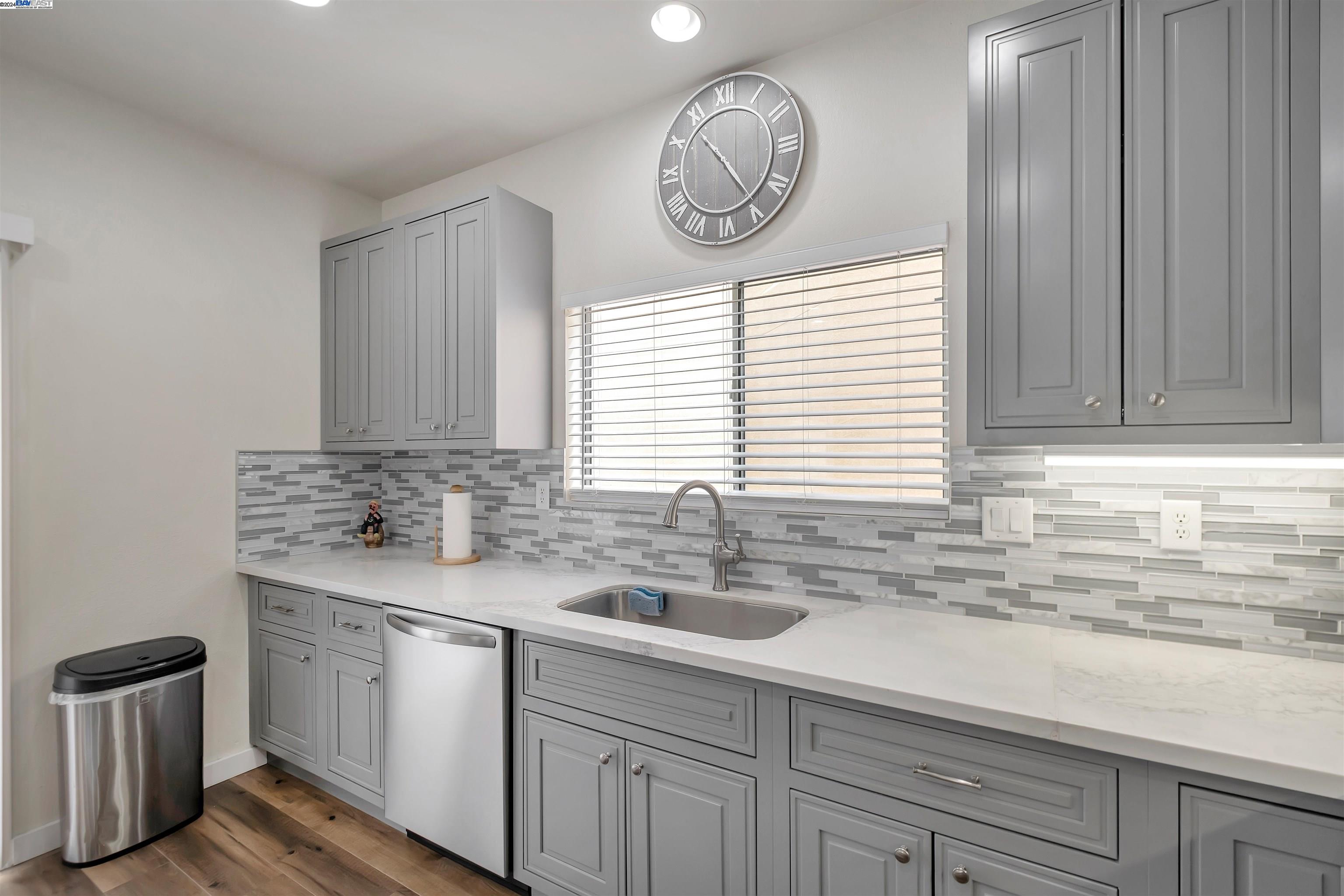 Detail Gallery Image 3 of 15 For 1099 La Vita Ter, Union City,  CA 94587 - 3 Beds | 2/1 Baths