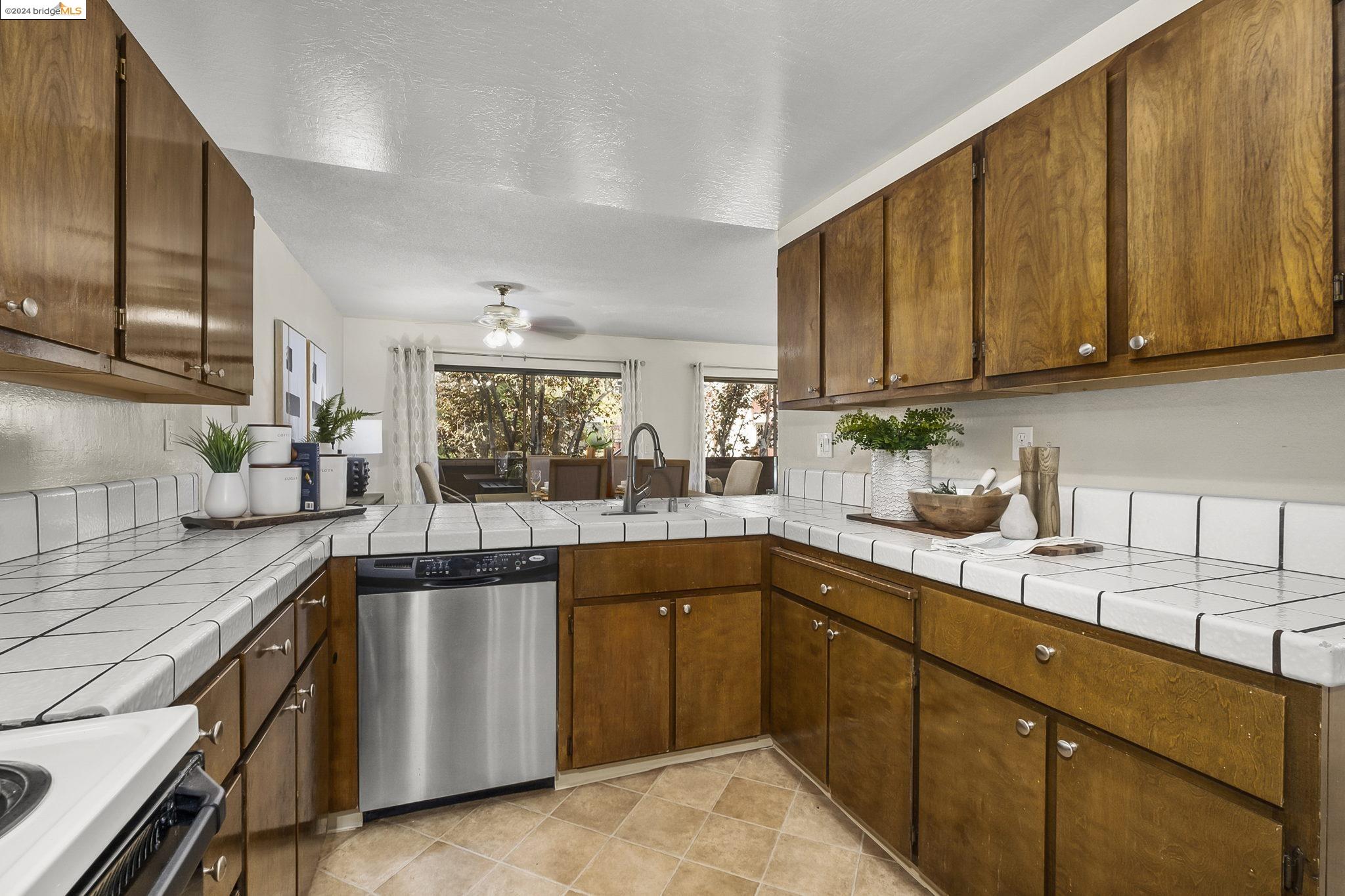 Detail Gallery Image 15 of 35 For 1713 Dalessi Dr, Pinole,  CA 94564 - 2 Beds | 2/1 Baths