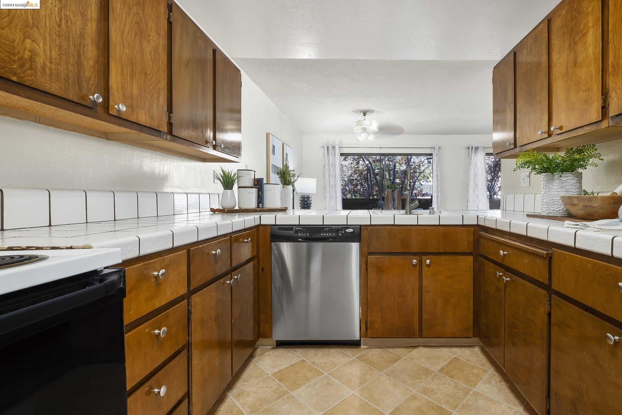 Detail Gallery Image 18 of 35 For 1713 Dalessi Dr, Pinole,  CA 94564 - 2 Beds | 2/1 Baths