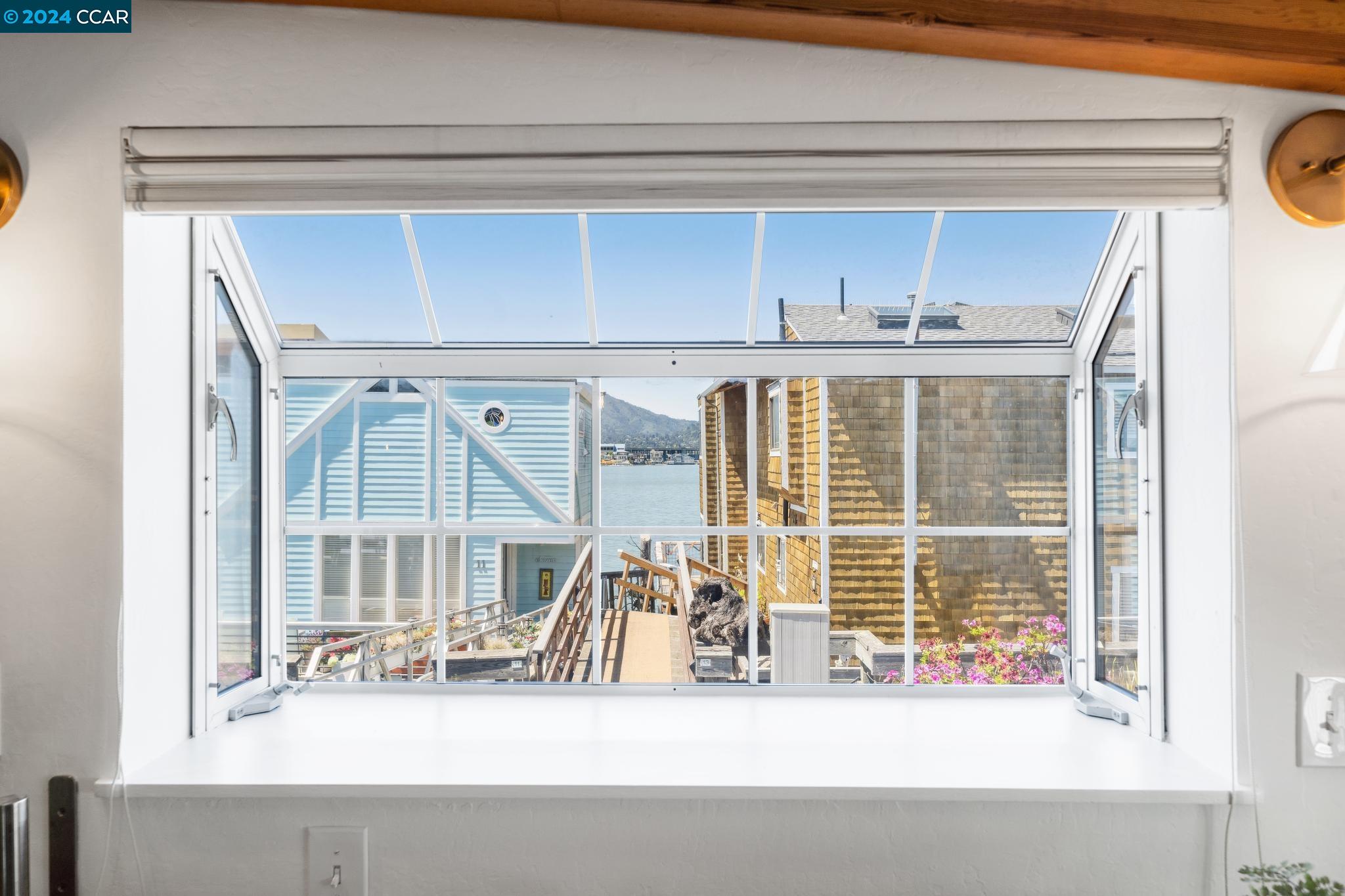 Detail Gallery Image 21 of 52 For 14 Gate 6 1/2 Road, Sausalito,  CA 94965 - 3 Beds | 2 Baths