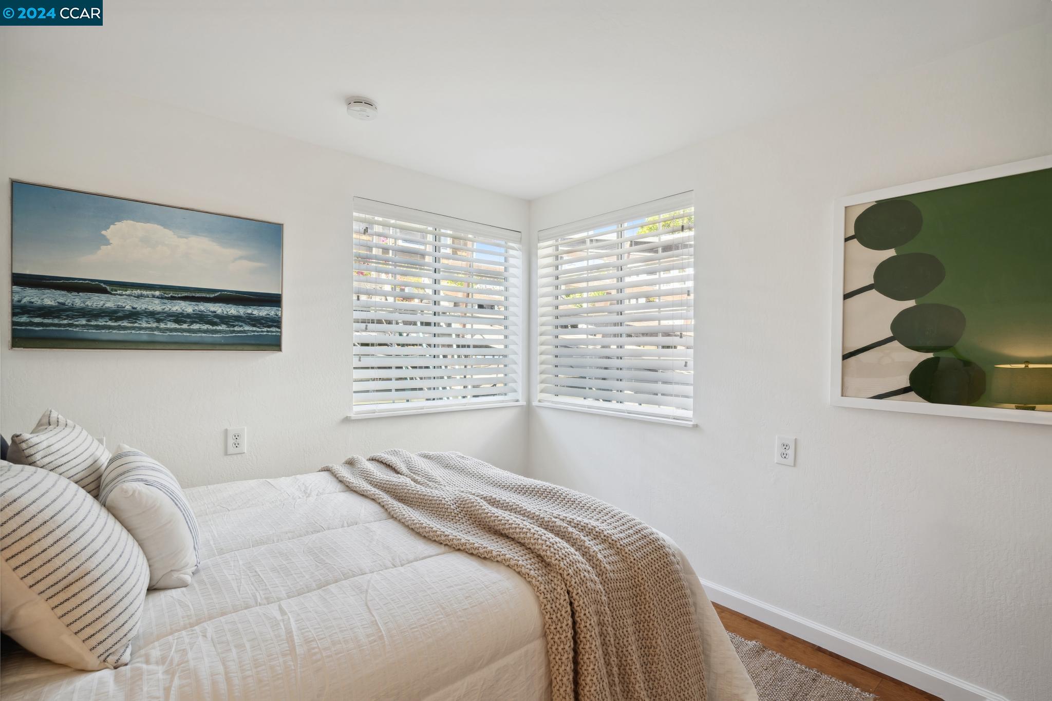 Detail Gallery Image 30 of 52 For 14 Gate 6 1/2 Road, Sausalito,  CA 94965 - 3 Beds | 2 Baths