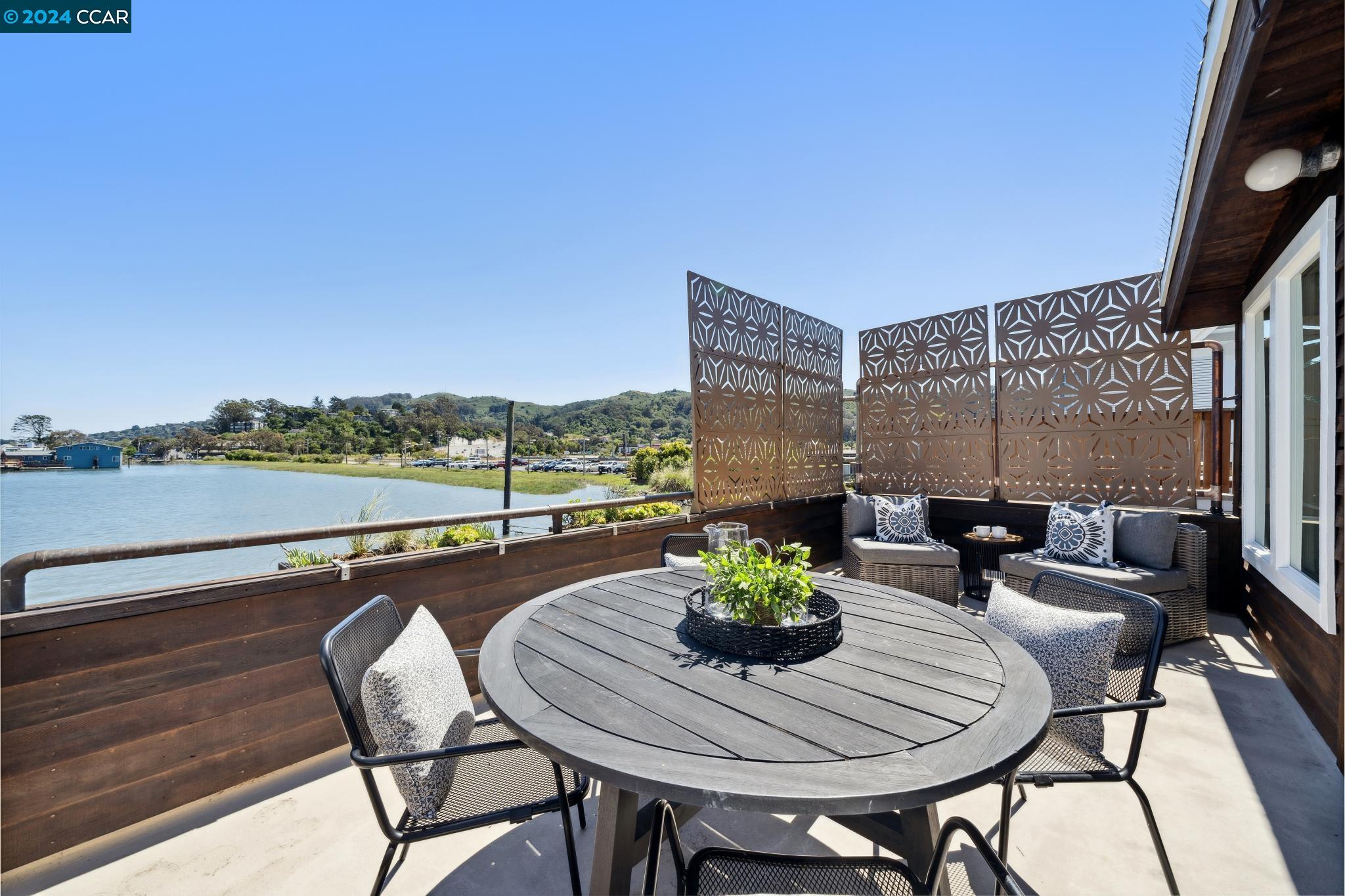 Detail Gallery Image 34 of 52 For 14 Gate 6 1/2 Road, Sausalito,  CA 94965 - 3 Beds | 2 Baths