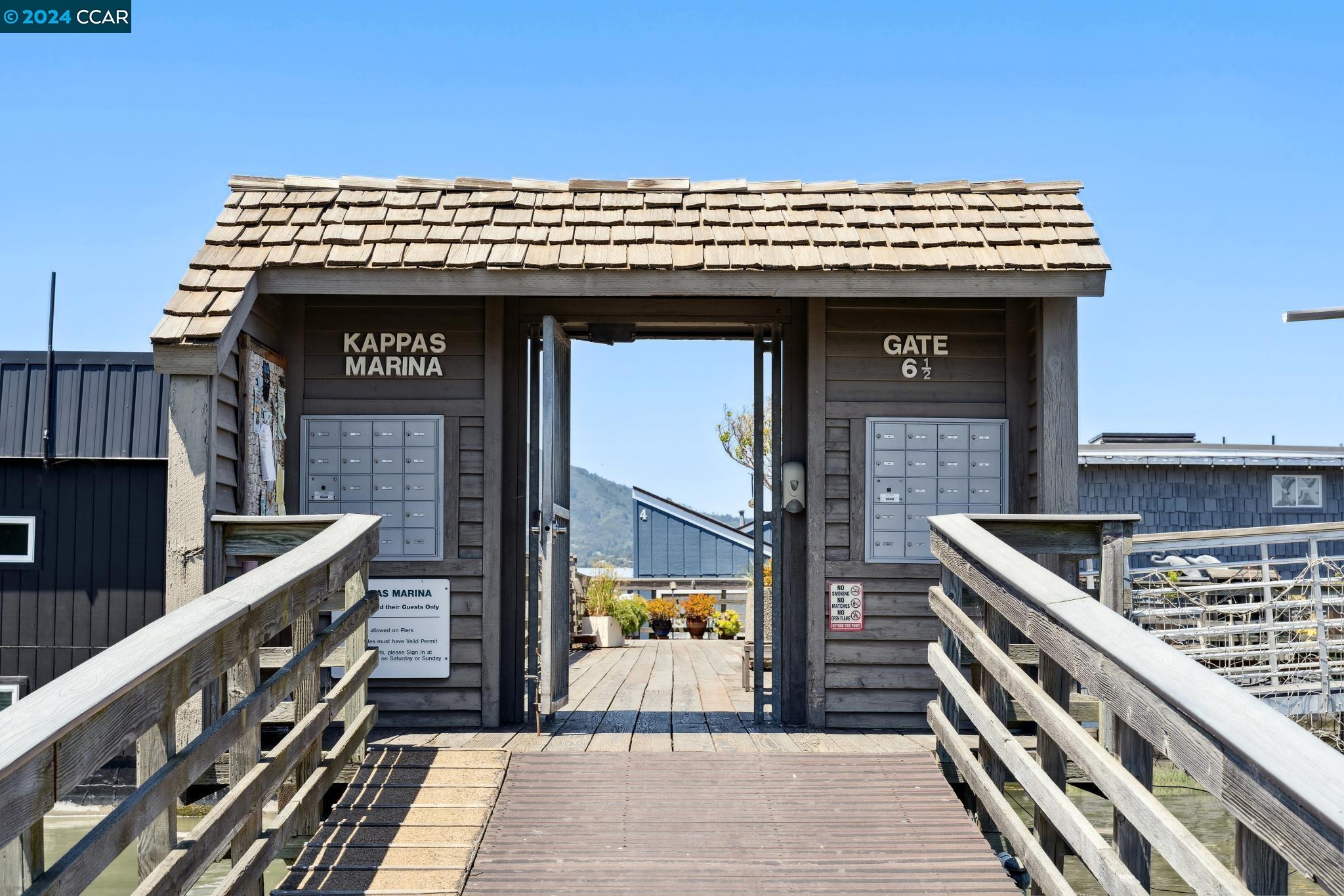 Detail Gallery Image 5 of 52 For 14 Gate 6 1/2 Road, Sausalito,  CA 94965 - 3 Beds | 2 Baths