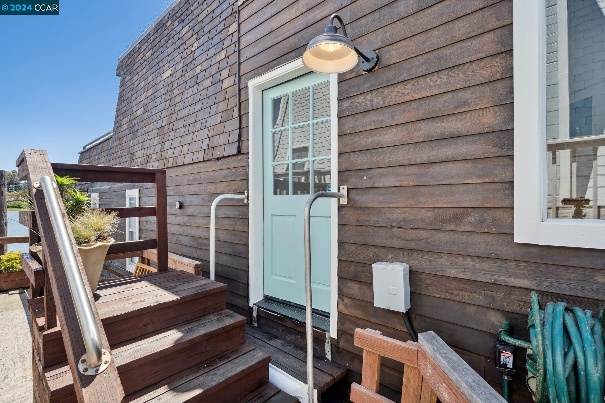 Detail Gallery Image 8 of 52 For 14 Gate 6 1/2 Road, Sausalito,  CA 94965 - 3 Beds | 2 Baths