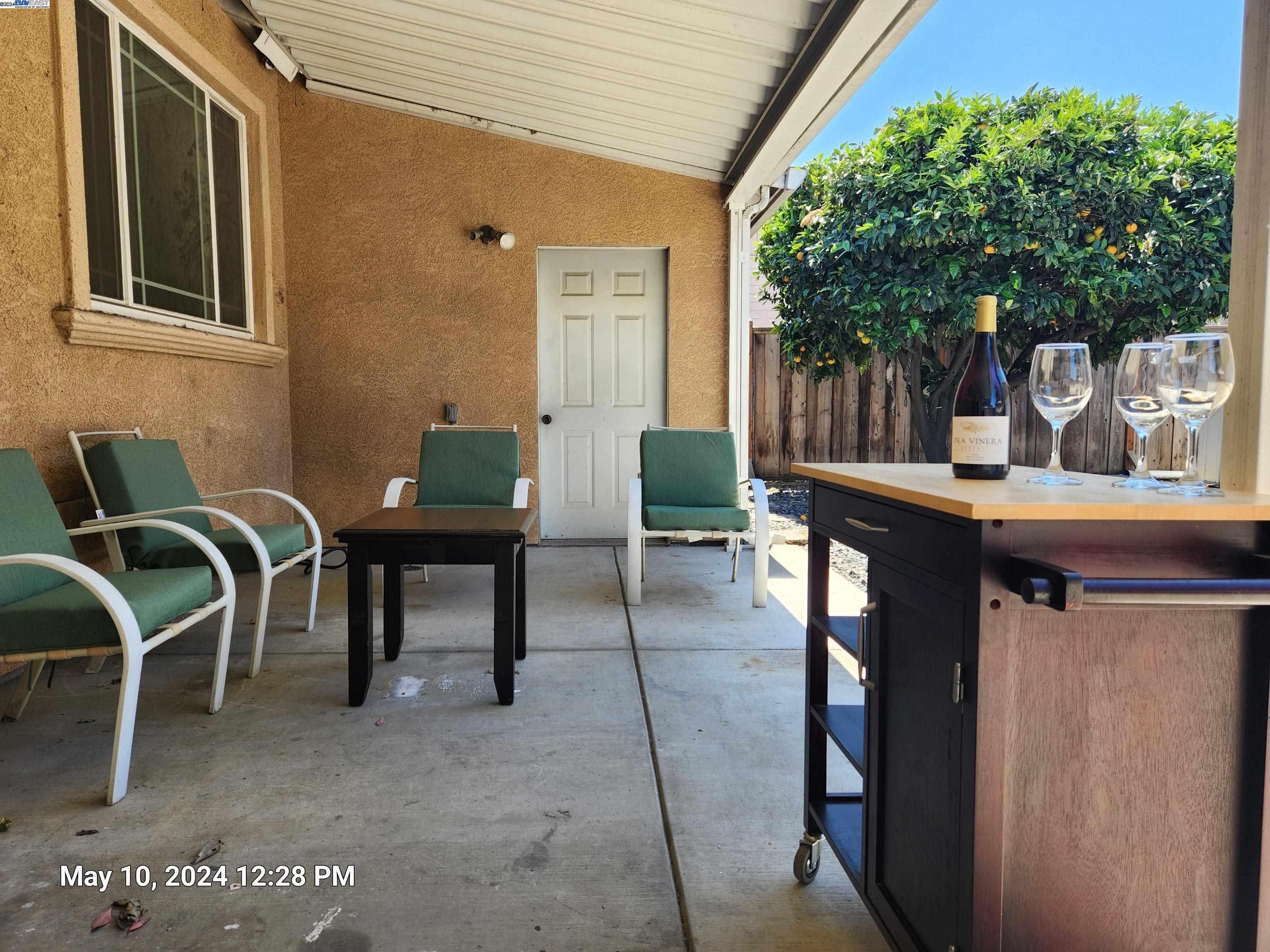 Detail Gallery Image 5 of 6 For 1063 Martin Blvd, San Leandro,  CA 94577-1384 - 2 Beds | 1 Baths