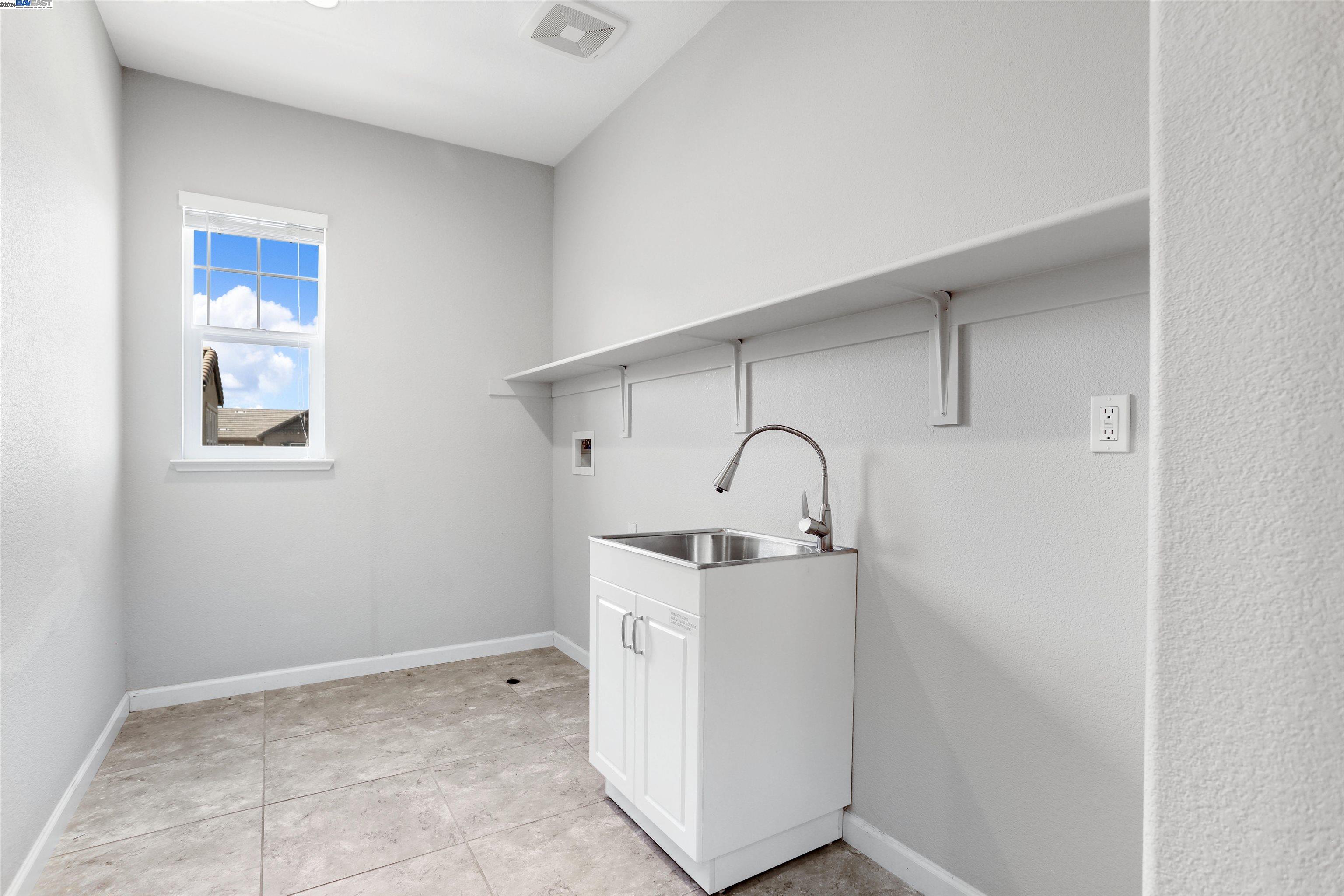 Detail Gallery Image 29 of 48 For 1062 S Atwood Ct, Mountain House,  CA 95391 - 4 Beds | 3/1 Baths