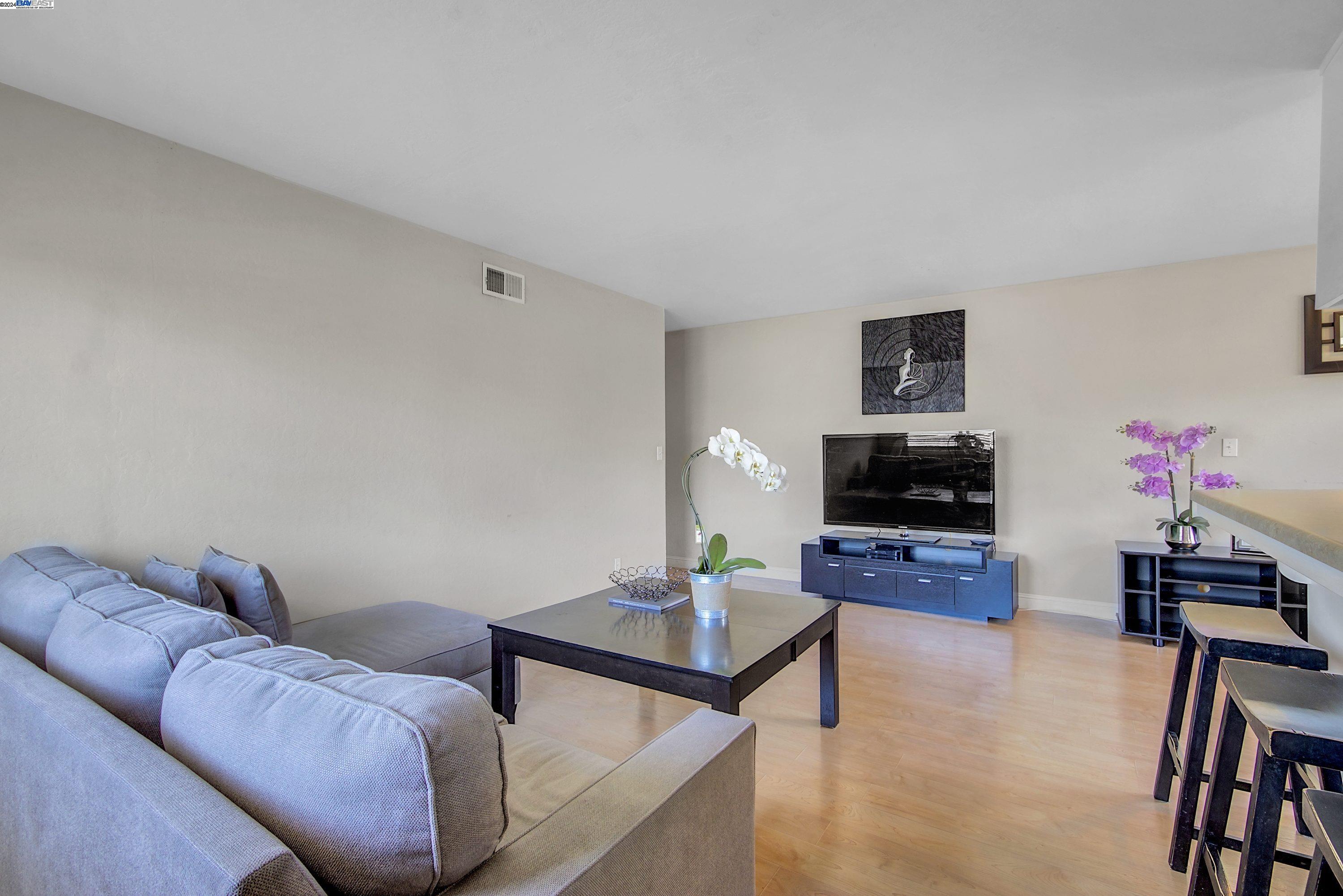 Detail Gallery Image 2 of 31 For 2241 Mann Ave #4,  Union City,  CA 94587 - 2 Beds | 1 Baths