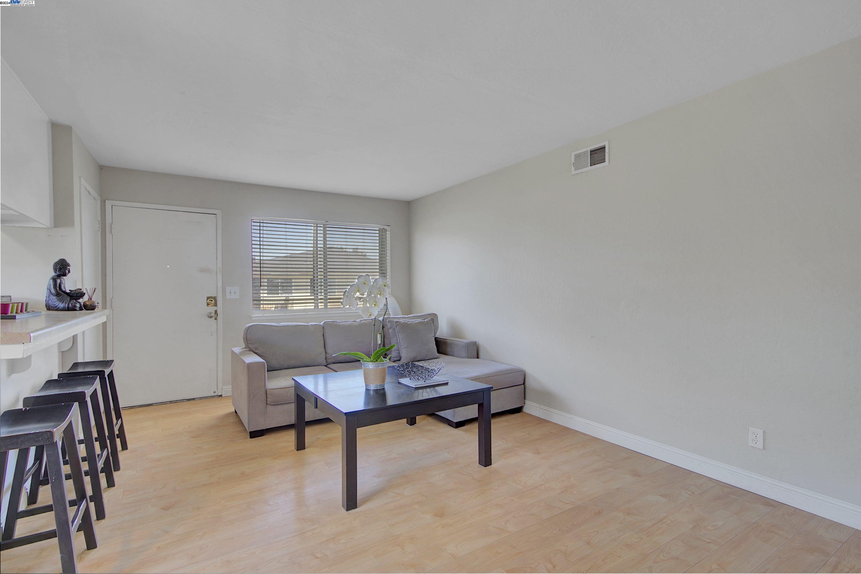 Detail Gallery Image 5 of 31 For 2241 Mann Ave #4,  Union City,  CA 94587 - 2 Beds | 1 Baths